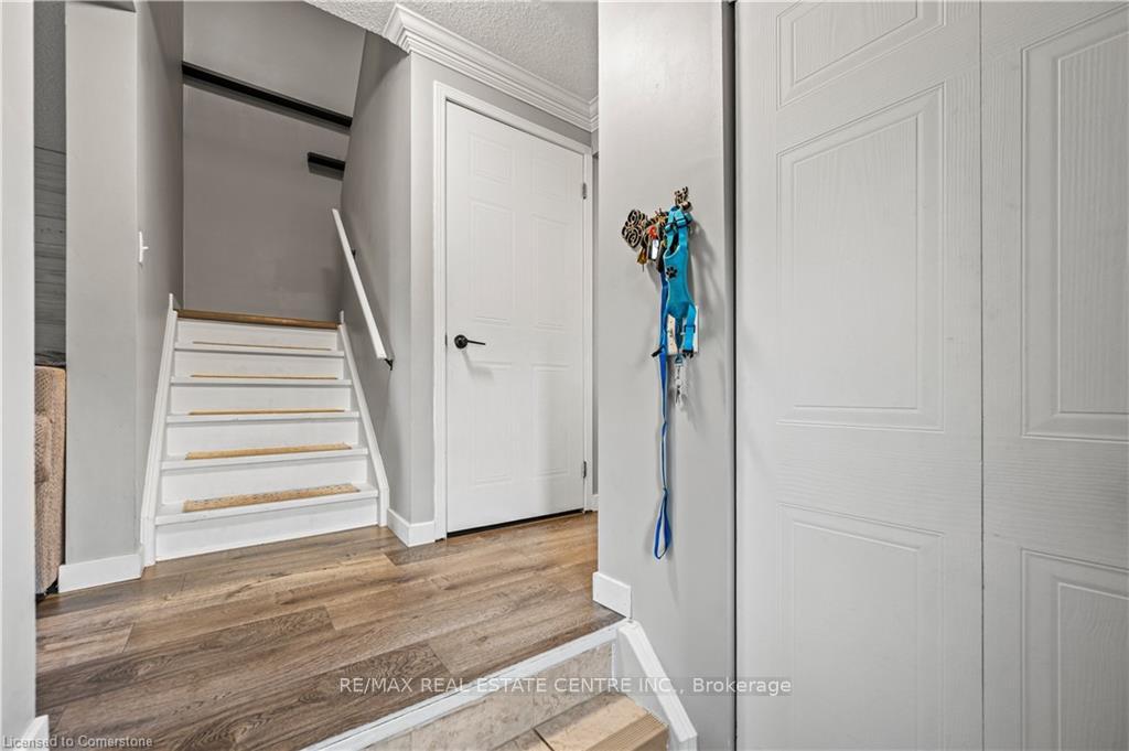 Photo 4 of 995 Elgin Street N, Cambridge — HOMEH
