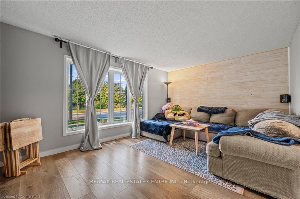 Photo 10 of 995 Elgin Street N, Cambridge — HOMEH