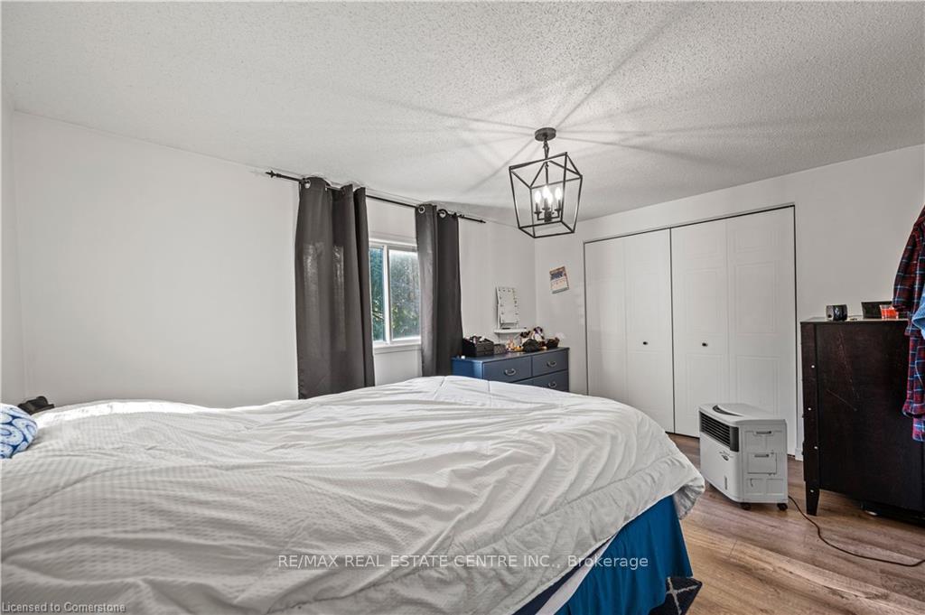 Photo 13 of 995 Elgin Street N, Cambridge — HOMEH