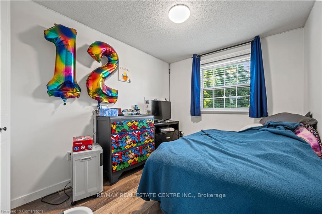 Photo 14 of 995 Elgin Street N, Cambridge — HOMEH