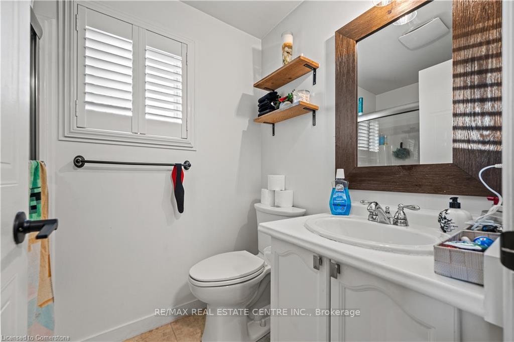 Photo 16 of 995 Elgin Street N, Cambridge — HOMEH