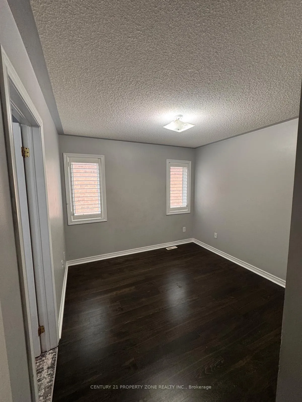 Photo 13 of Unit Master bedroom, 33 Gamson Crescent, Brampton, Sandringham-Wellington — HOMEH