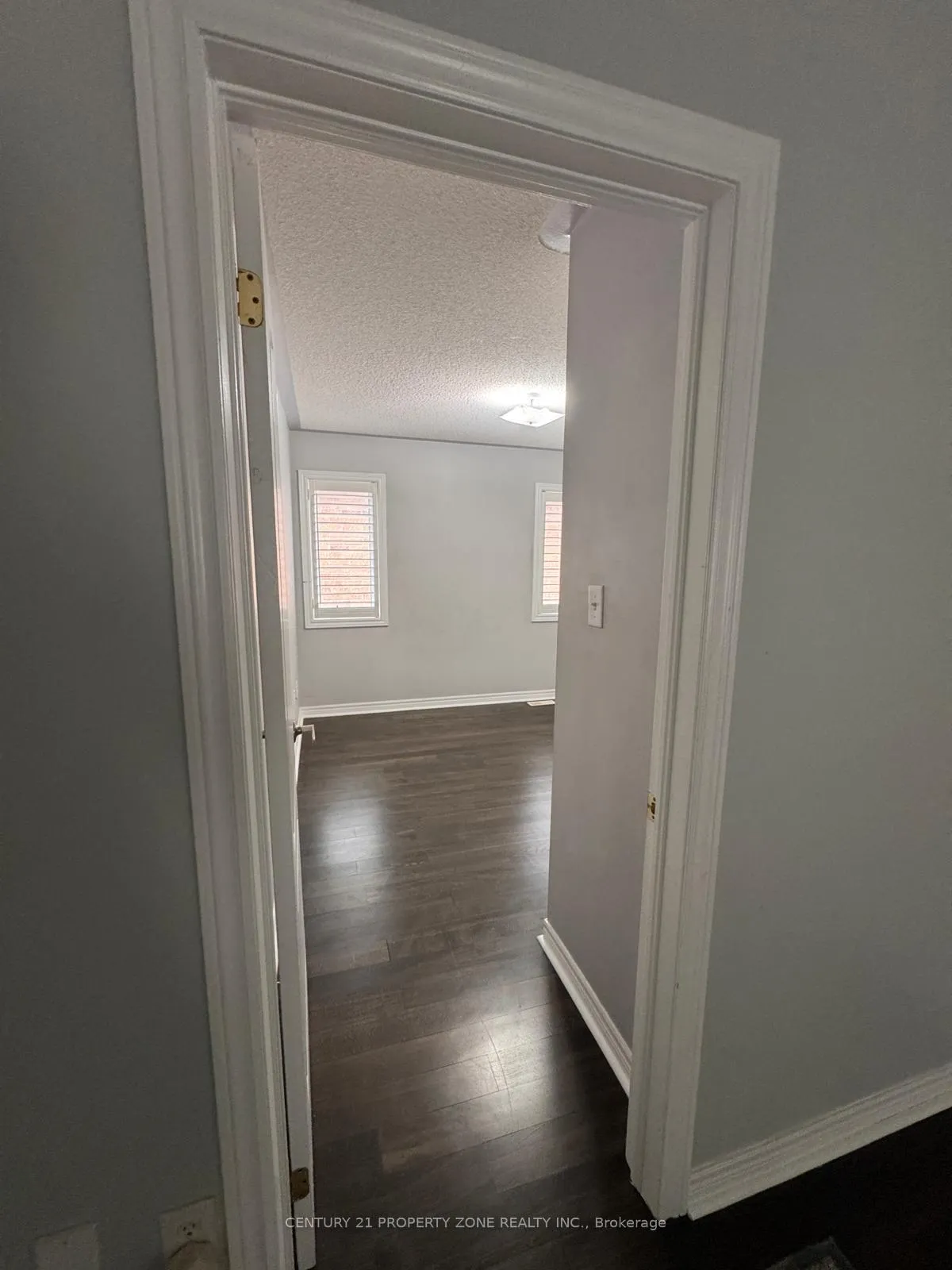 Photo 19 of Unit Master bedroom, 33 Gamson Crescent, Brampton, Sandringham-Wellington — HOMEH