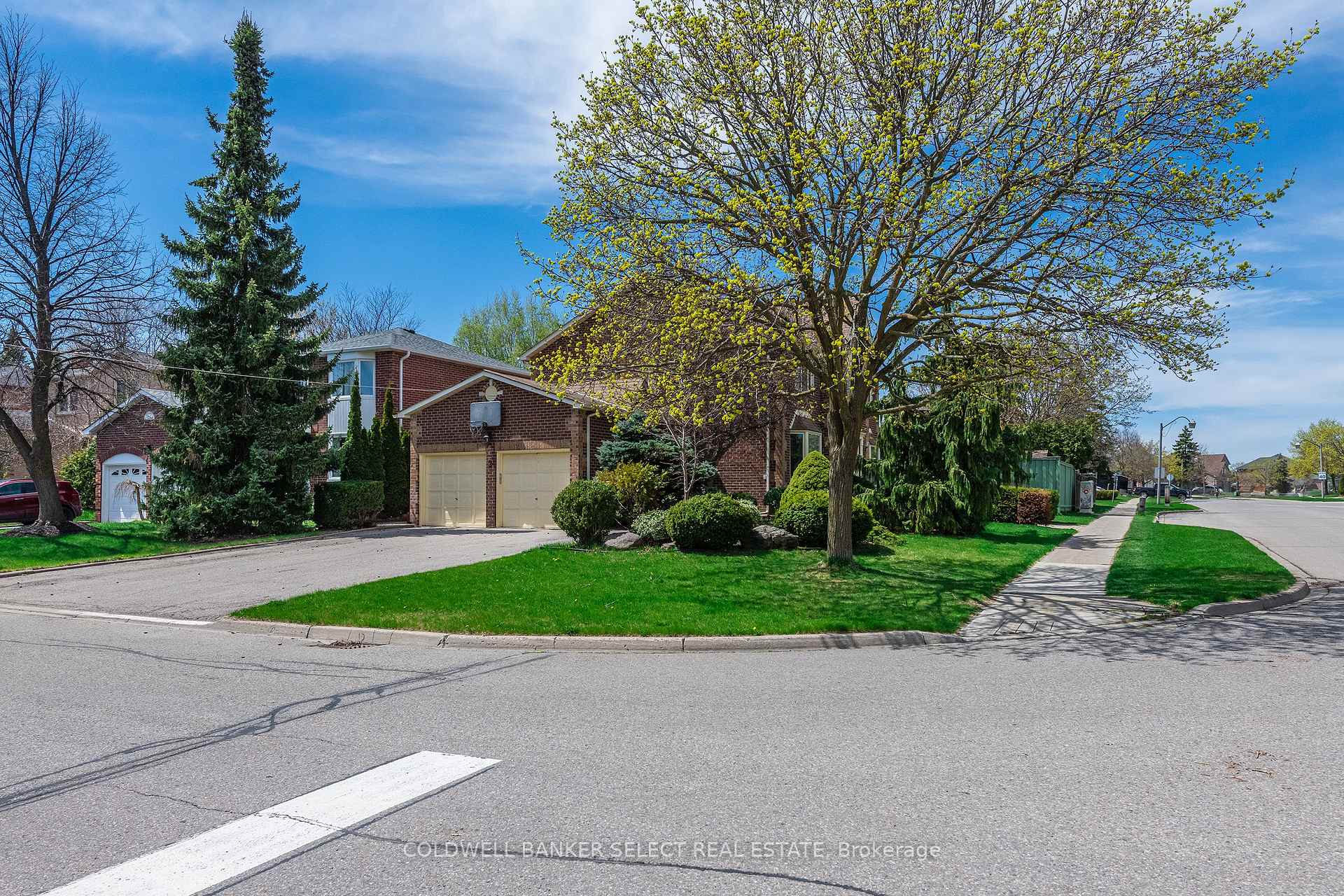Photo 3 of 2 St Michaels Crescent, Caledon, Bolton North — HOMEH