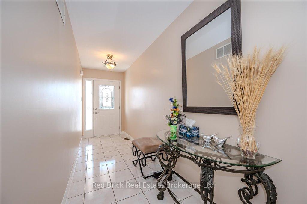 Photo 3 of 190 Deerpath Drive, Guelph, Willow West/Sugarbush/West Acres — HOMEH