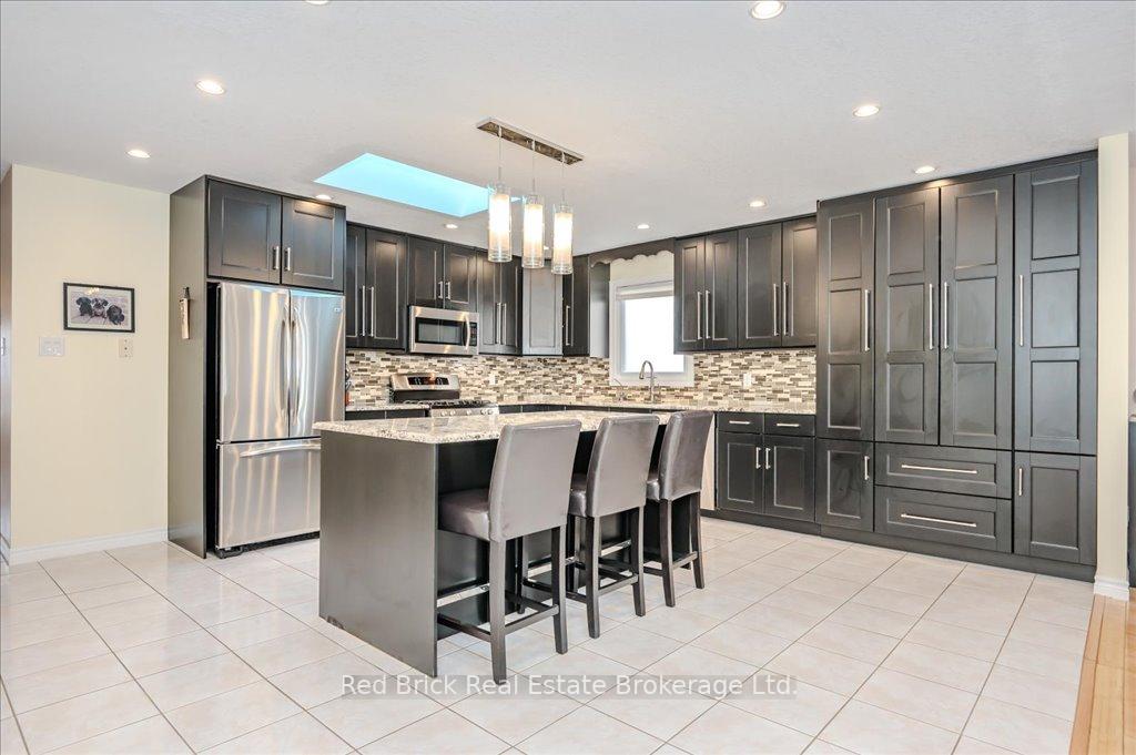 Photo 4 of 190 Deerpath Drive, Guelph, Willow West/Sugarbush/West Acres — HOMEH
