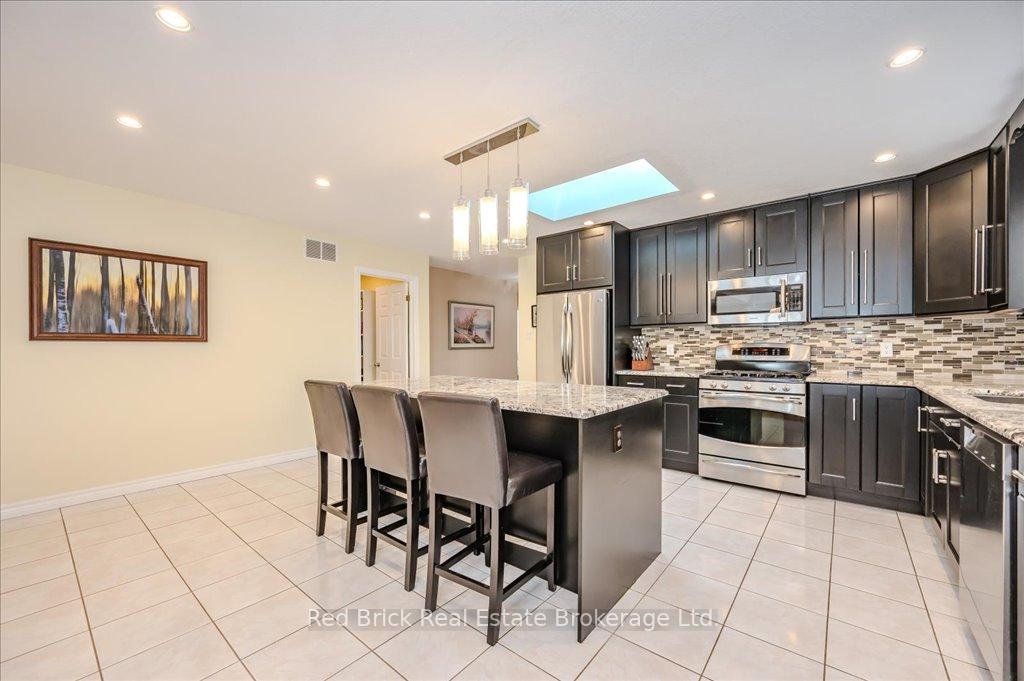 Photo 6 of 190 Deerpath Drive, Guelph, Willow West/Sugarbush/West Acres — HOMEH