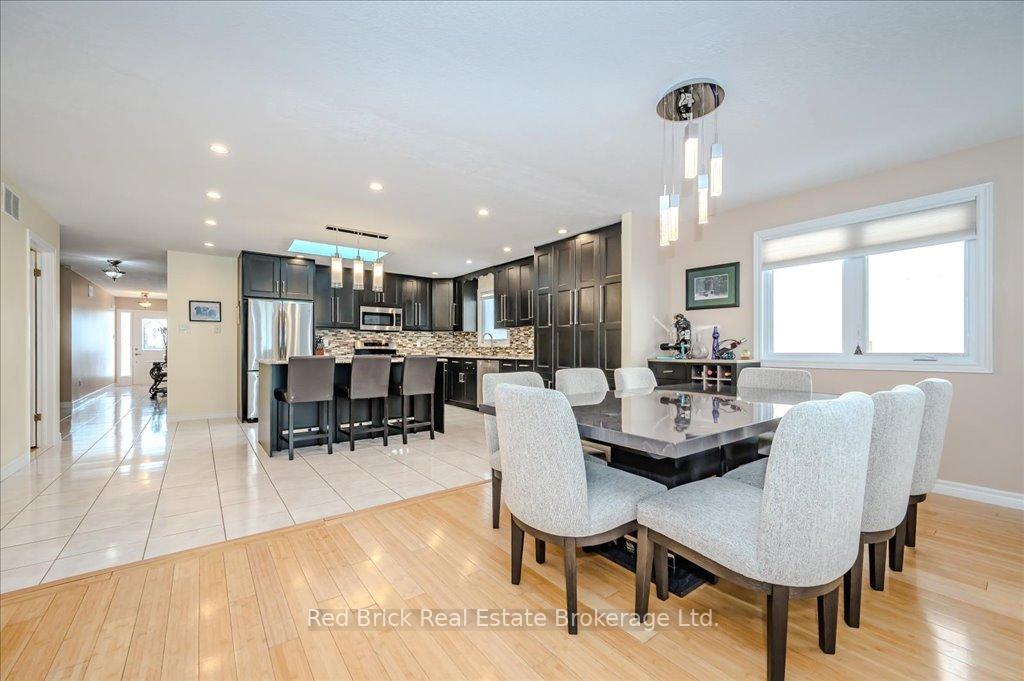 Photo 7 of 190 Deerpath Drive, Guelph, Willow West/Sugarbush/West Acres — HOMEH