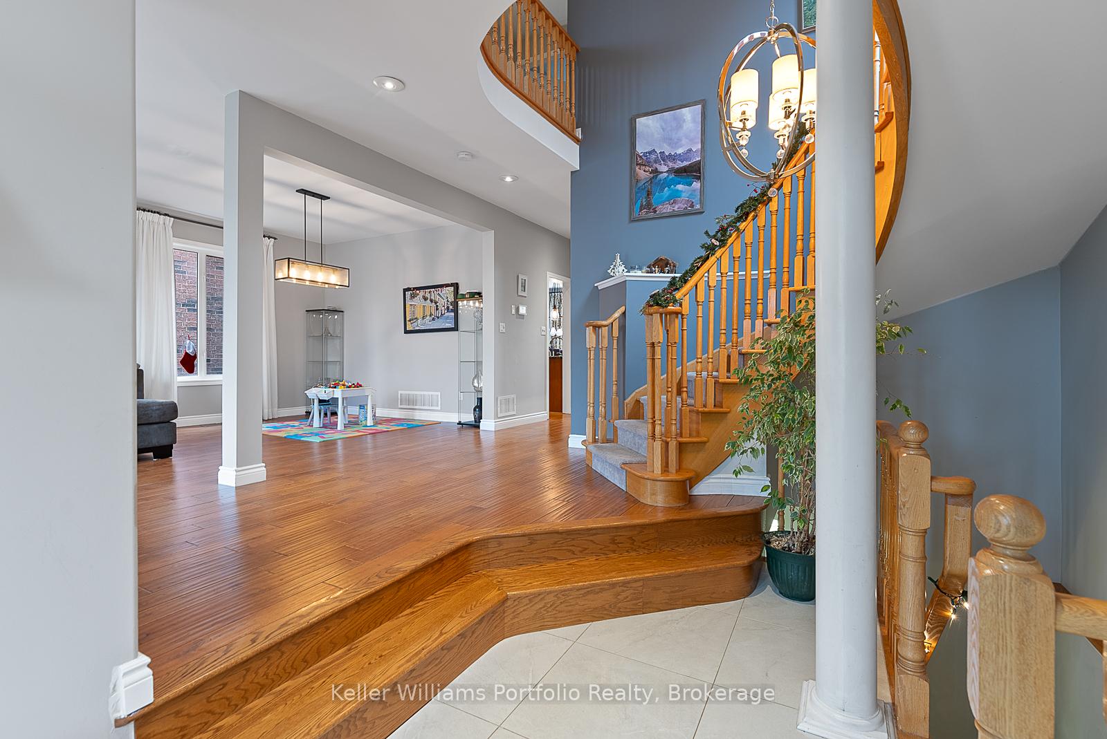 Photo 3 of 2227 Pheasant Lane, Oakville, West Oak Trails — HOMEH