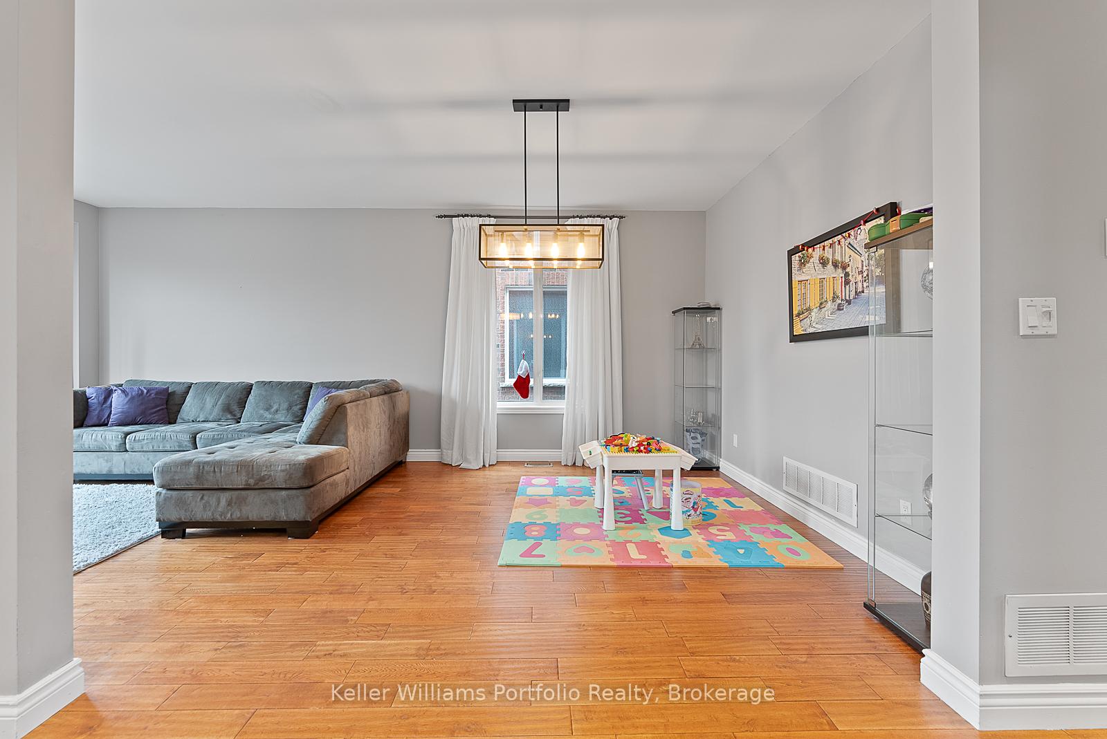 Photo 6 of 2227 Pheasant Lane, Oakville, West Oak Trails — HOMEH