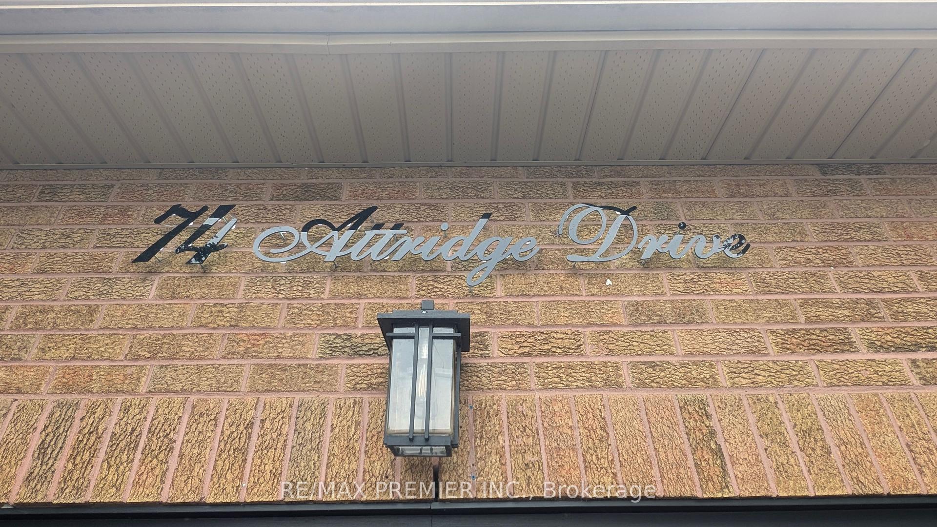 Photo 2 of 74 Attridge Drive, Aurora, Aurora Village — HOMEH