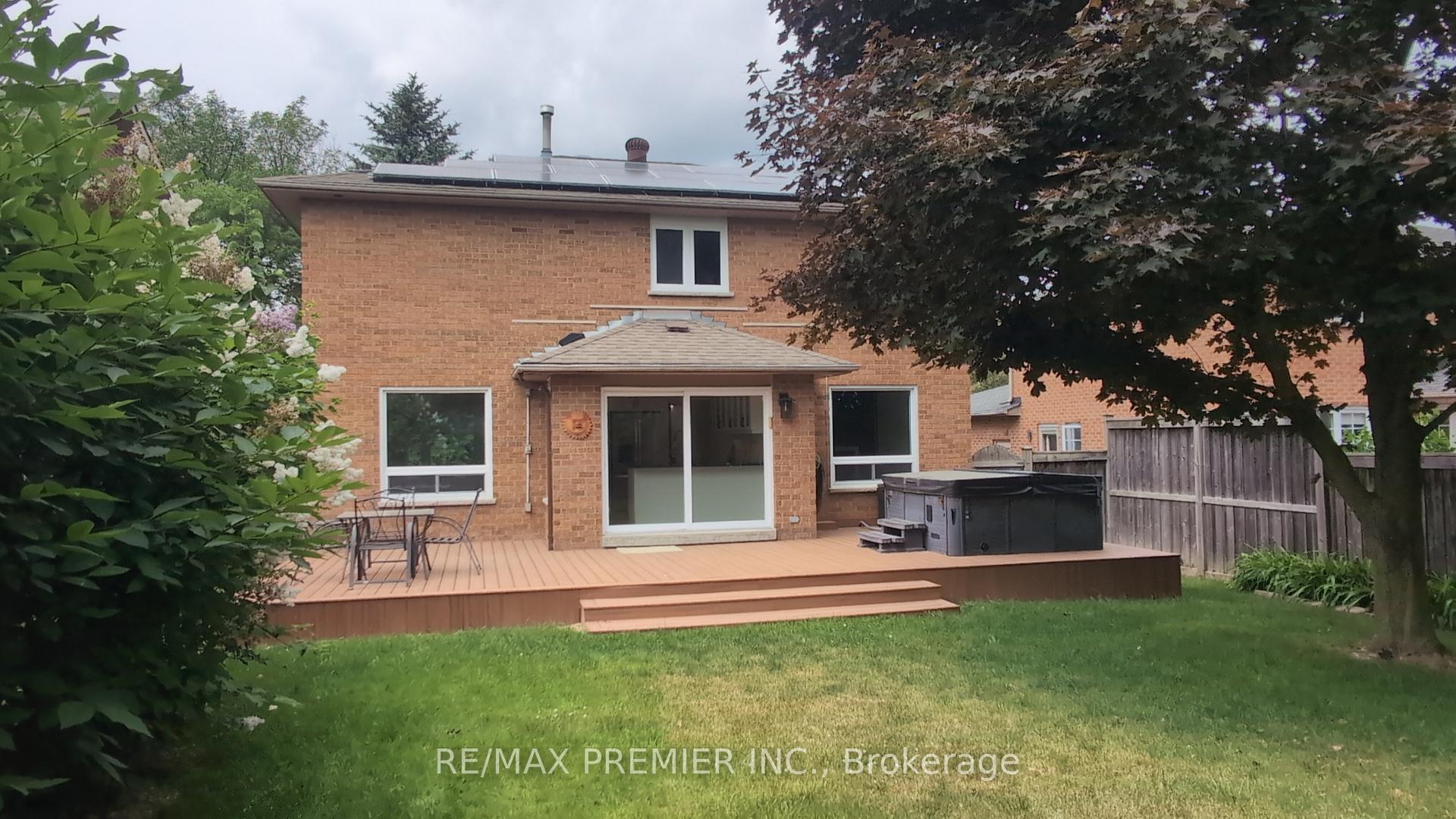 Photo 16 of 74 Attridge Drive, Aurora, Aurora Village — HOMEH