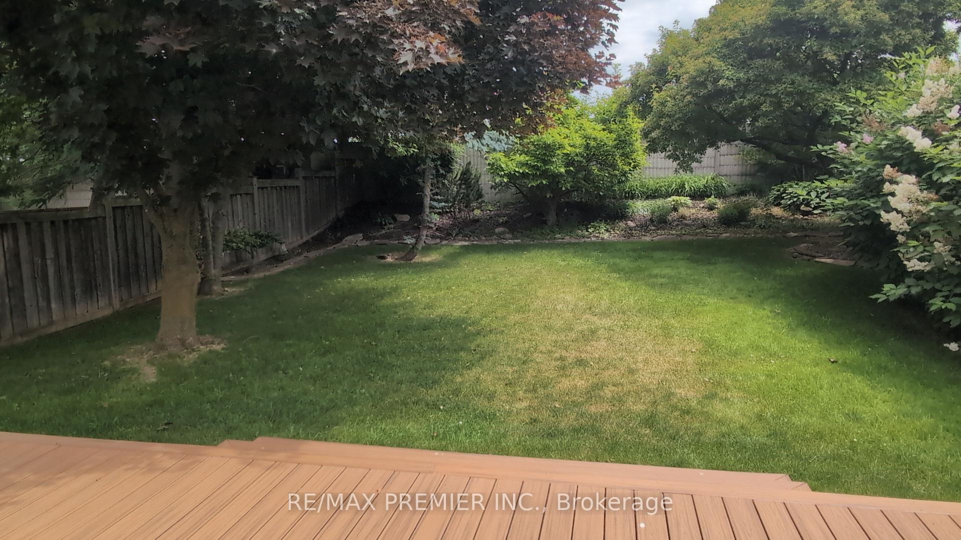 Photo 5 of 74 Attridge Drive, Aurora, Aurora Village — HOMEH