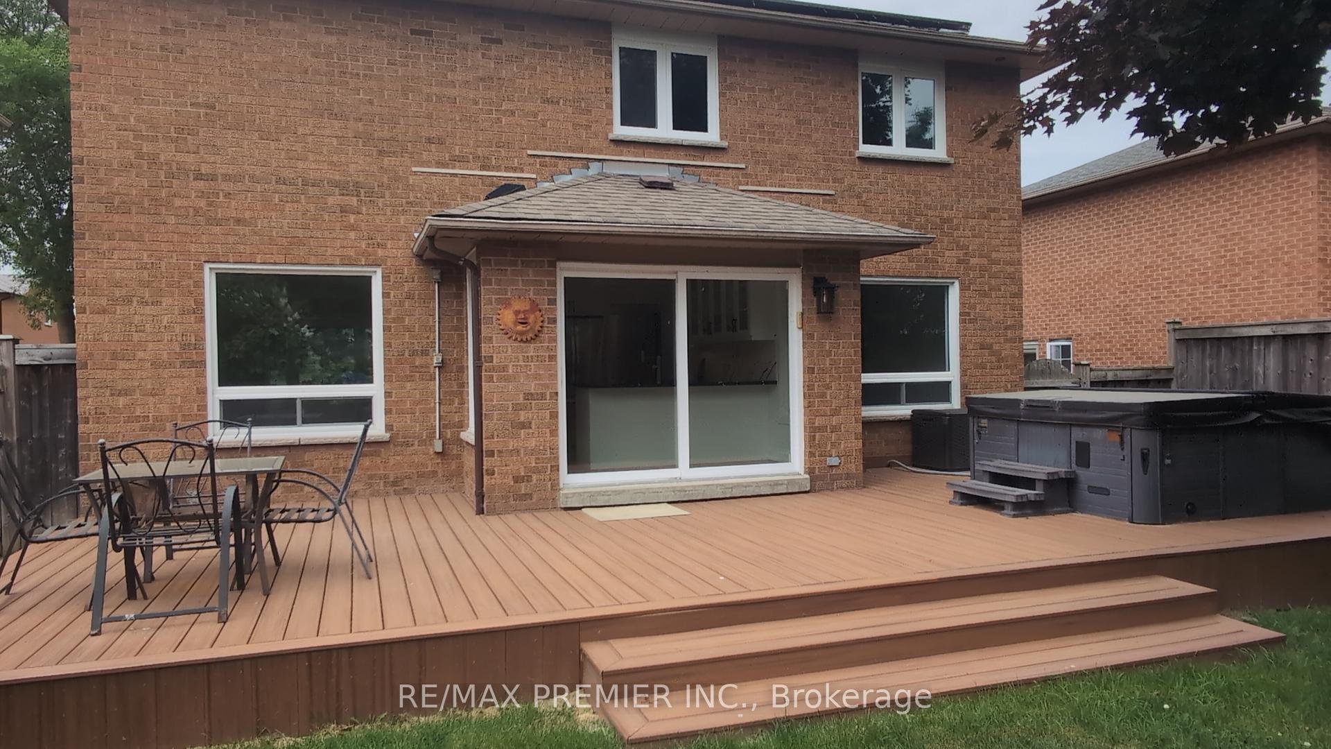 Photo 10 of 74 Attridge Drive, Aurora, Aurora Village — HOMEH