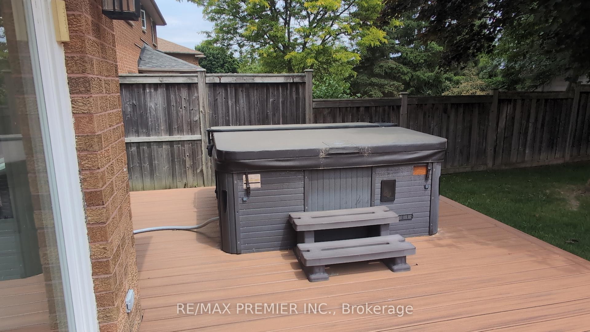 Photo 7 of 74 Attridge Drive, Aurora, Aurora Village — HOMEH