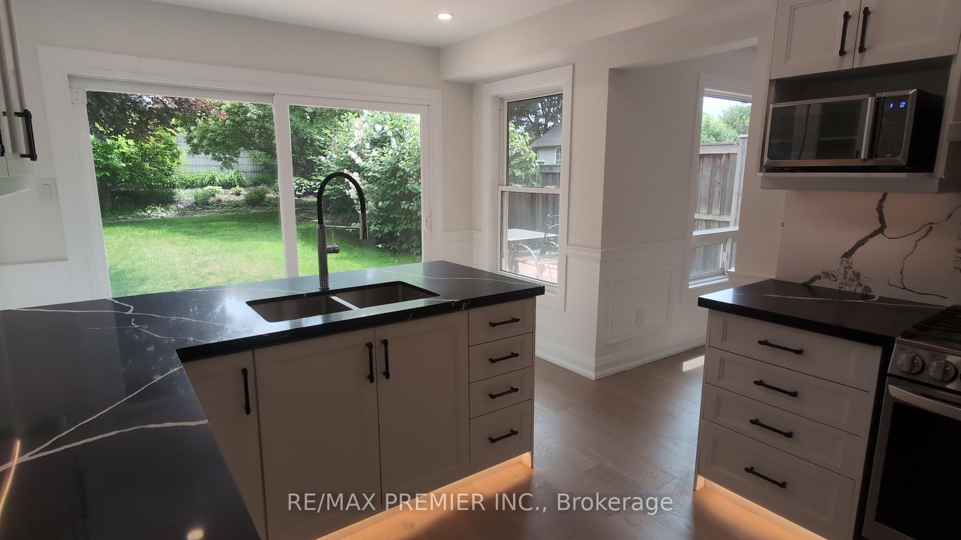 Photo 13 of 74 Attridge Drive, Aurora, Aurora Village — HOMEH