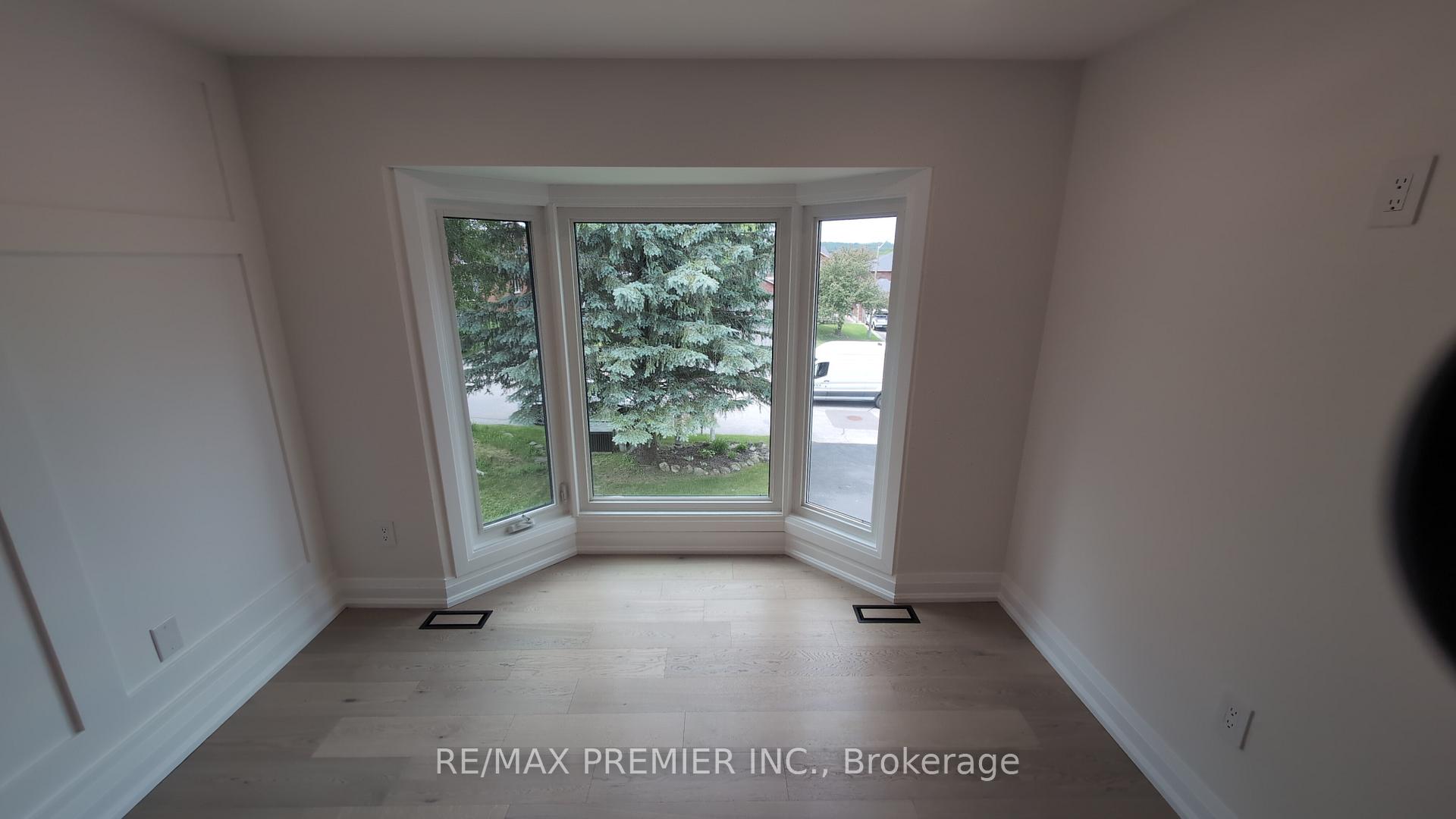 Photo 28 of 74 Attridge Drive, Aurora, Aurora Village — HOMEH