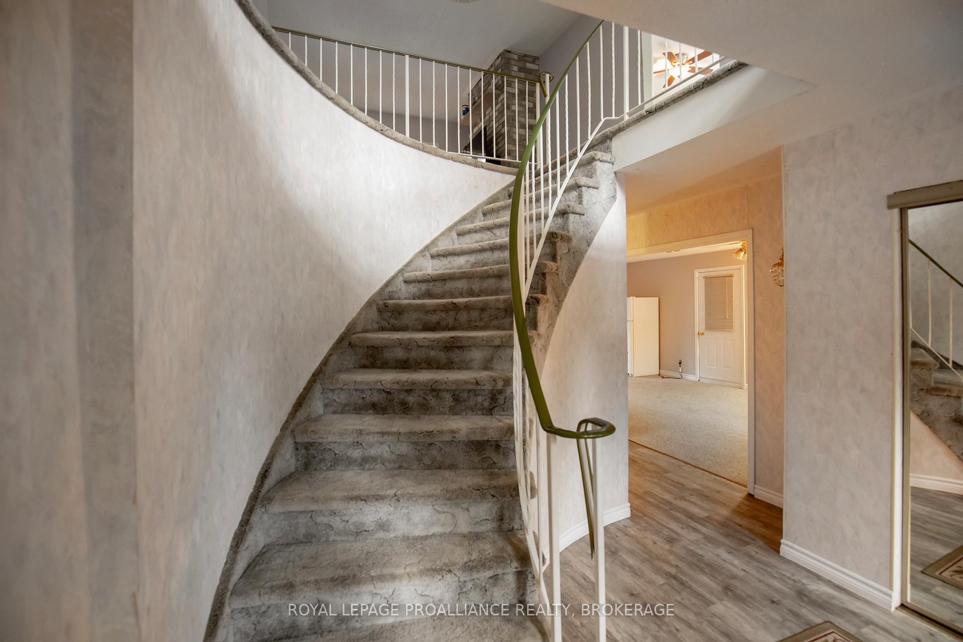 Photo 2 of 1067 Cedarwoods Drive, Frontenac, Frontenac South — HOMEH