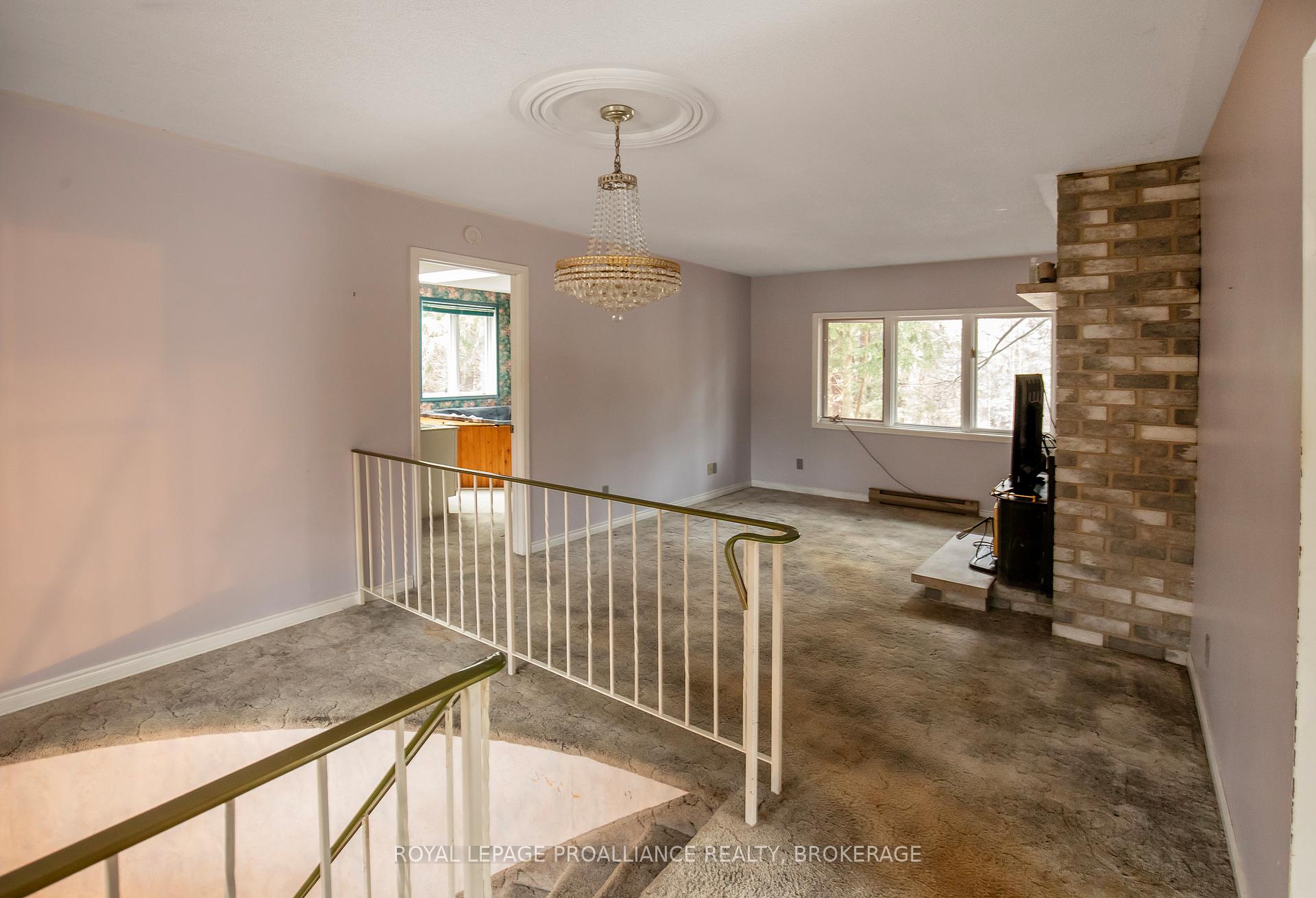 Photo 4 of 1067 Cedarwoods Drive, Frontenac, Frontenac South — HOMEH