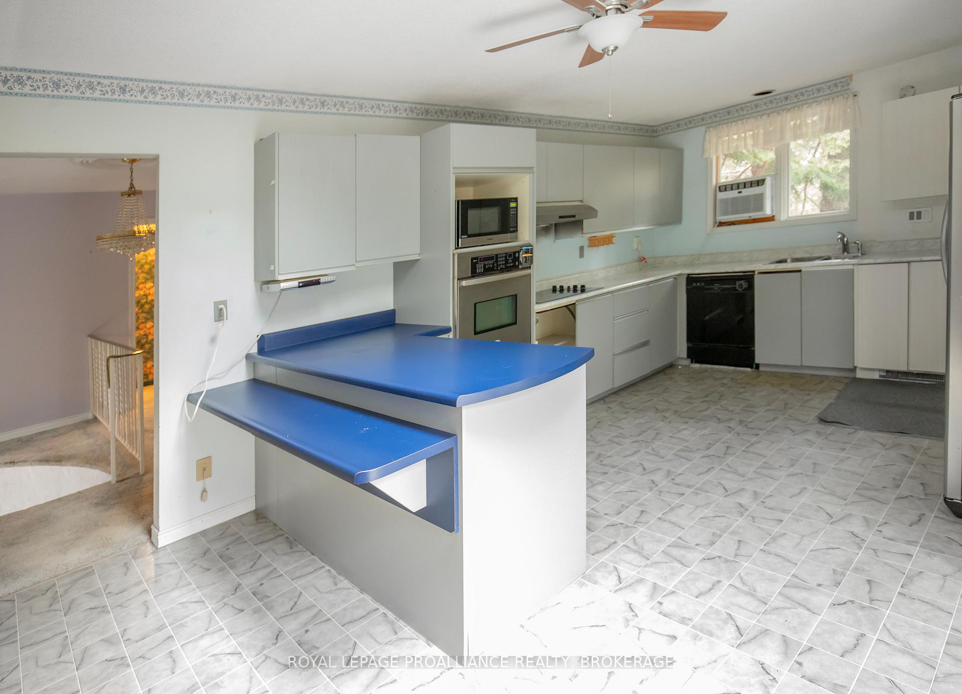 Photo 7 of 1067 Cedarwoods Drive, Frontenac, Frontenac South — HOMEH
