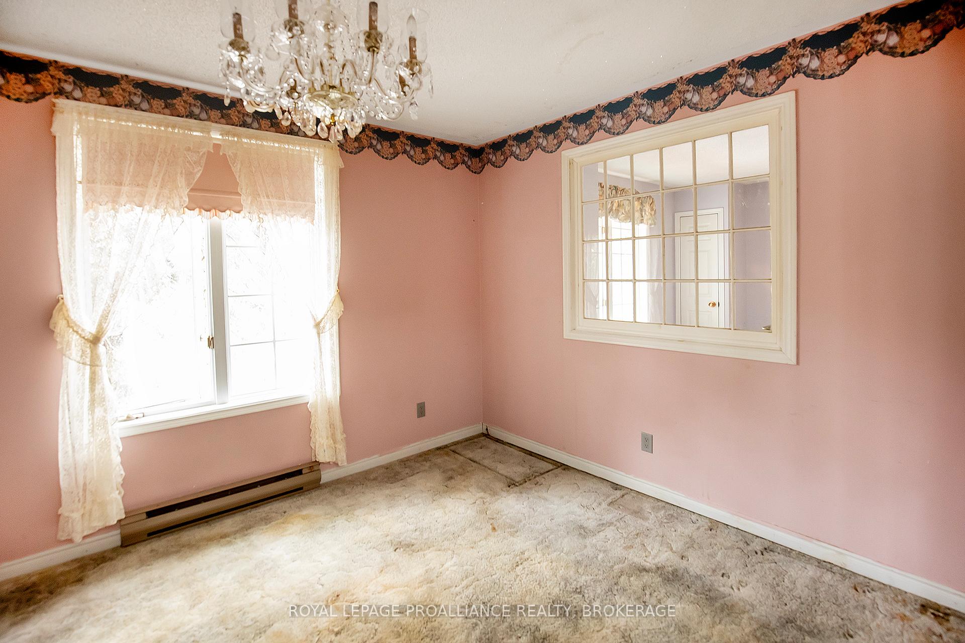 Photo 8 of 1067 Cedarwoods Drive, Frontenac, Frontenac South — HOMEH