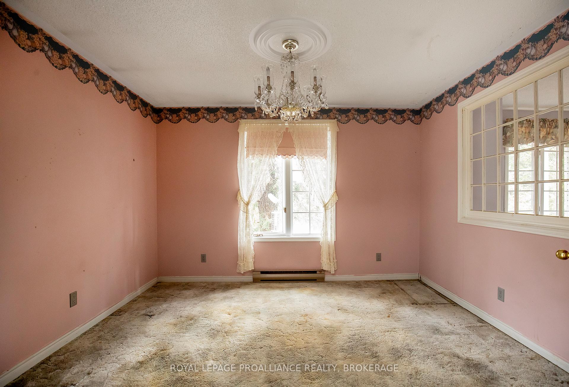 Photo 9 of 1067 Cedarwoods Drive, Frontenac, Frontenac South — HOMEH