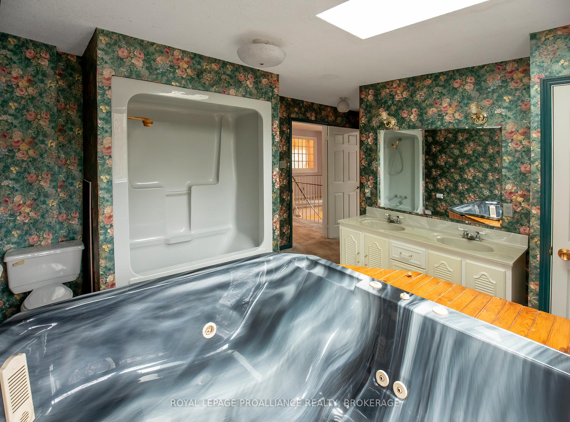 Photo 11 of 1067 Cedarwoods Drive, Frontenac, Frontenac South — HOMEH