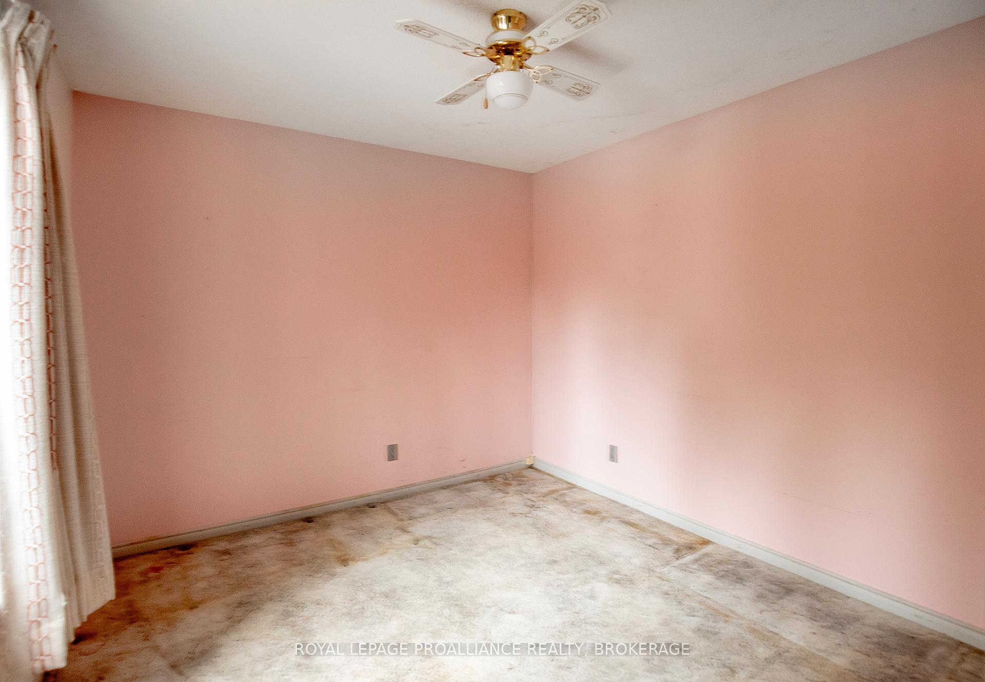 Photo 15 of 1067 Cedarwoods Drive, Frontenac, Frontenac South — HOMEH