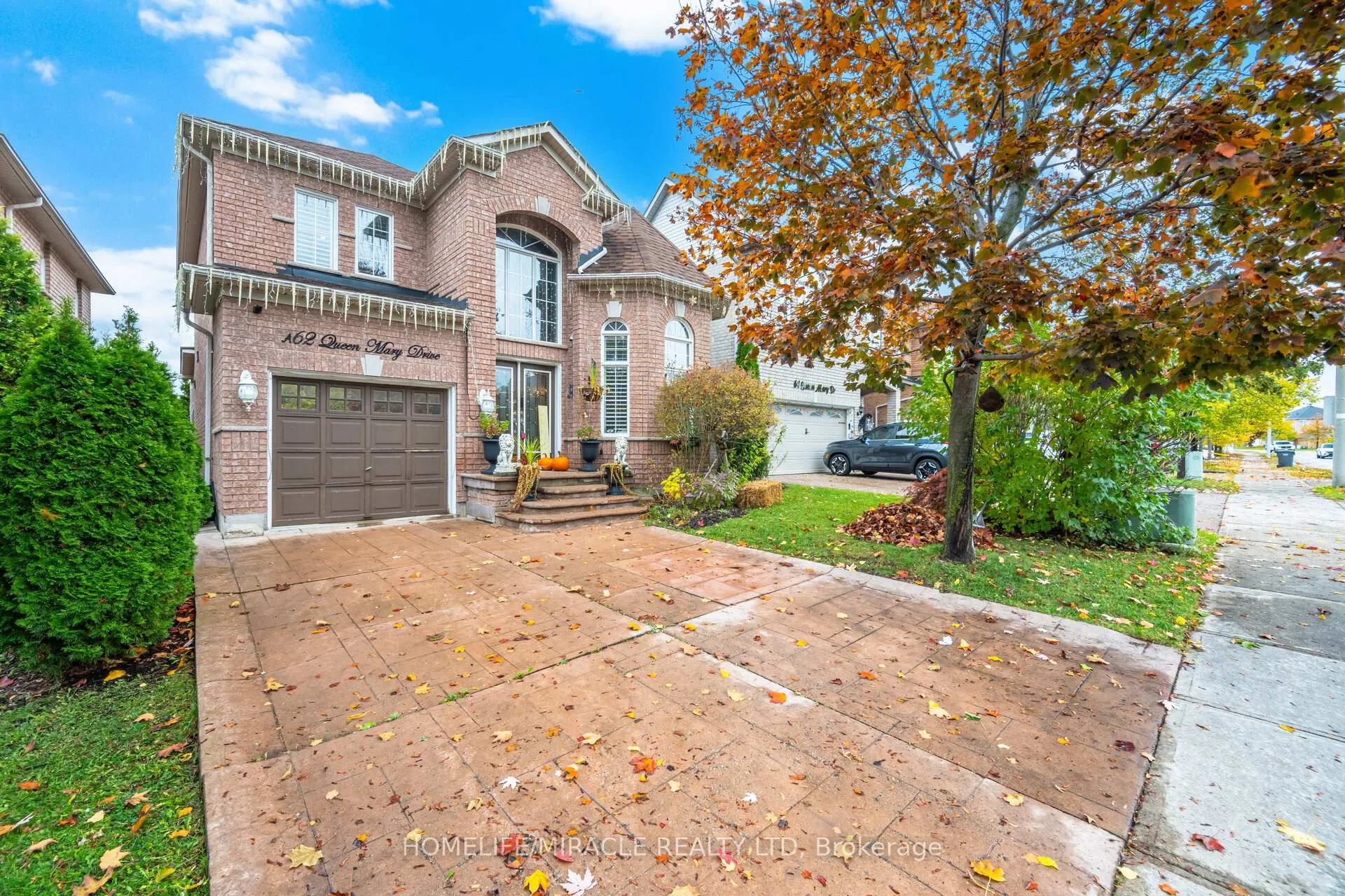 Photo 2 of 62 Queen Mary Drive, Brampton, Fletcher's Meadow — HOMEH