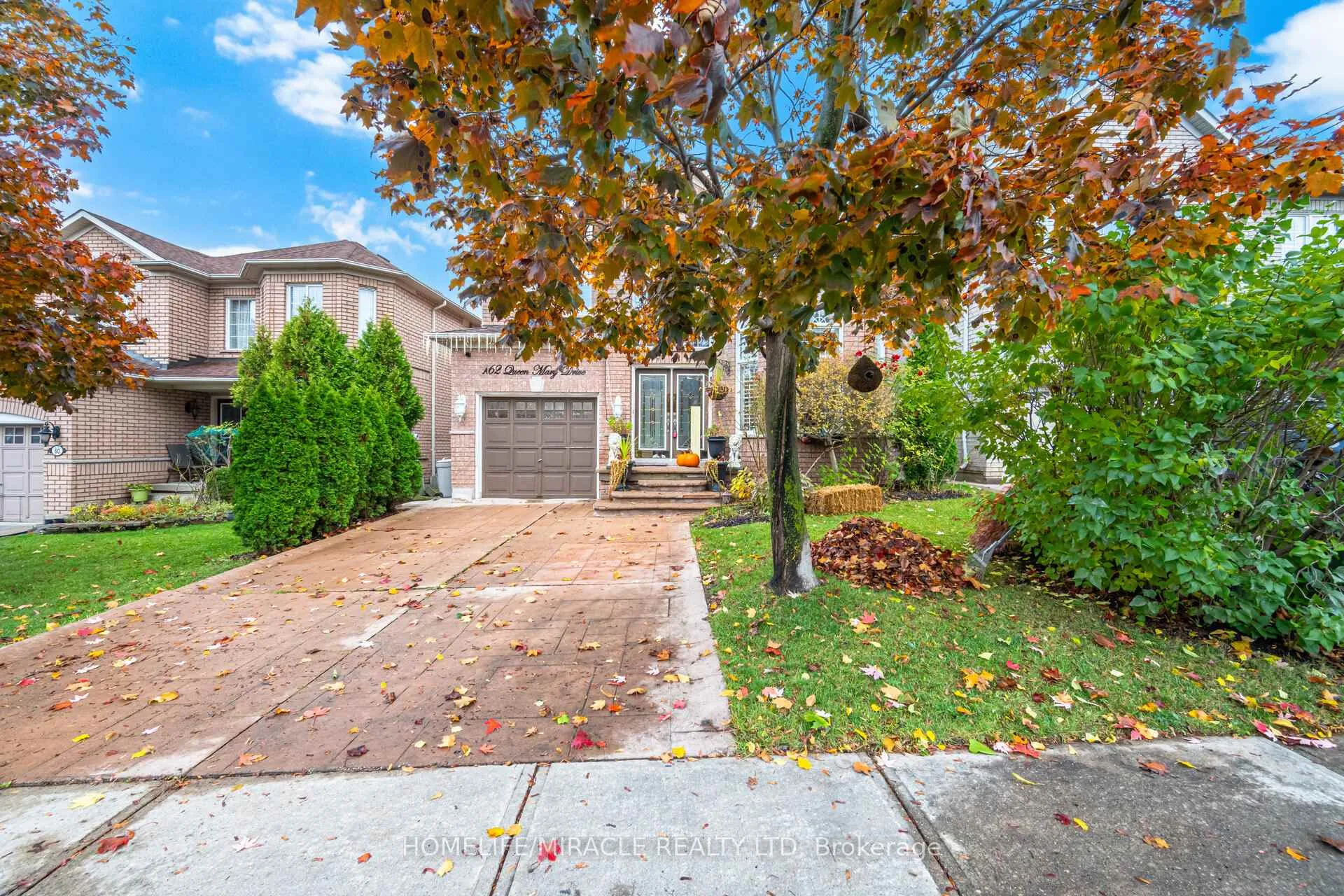 Photo 3 of 62 Queen Mary Drive, Brampton, Fletcher's Meadow — HOMEH