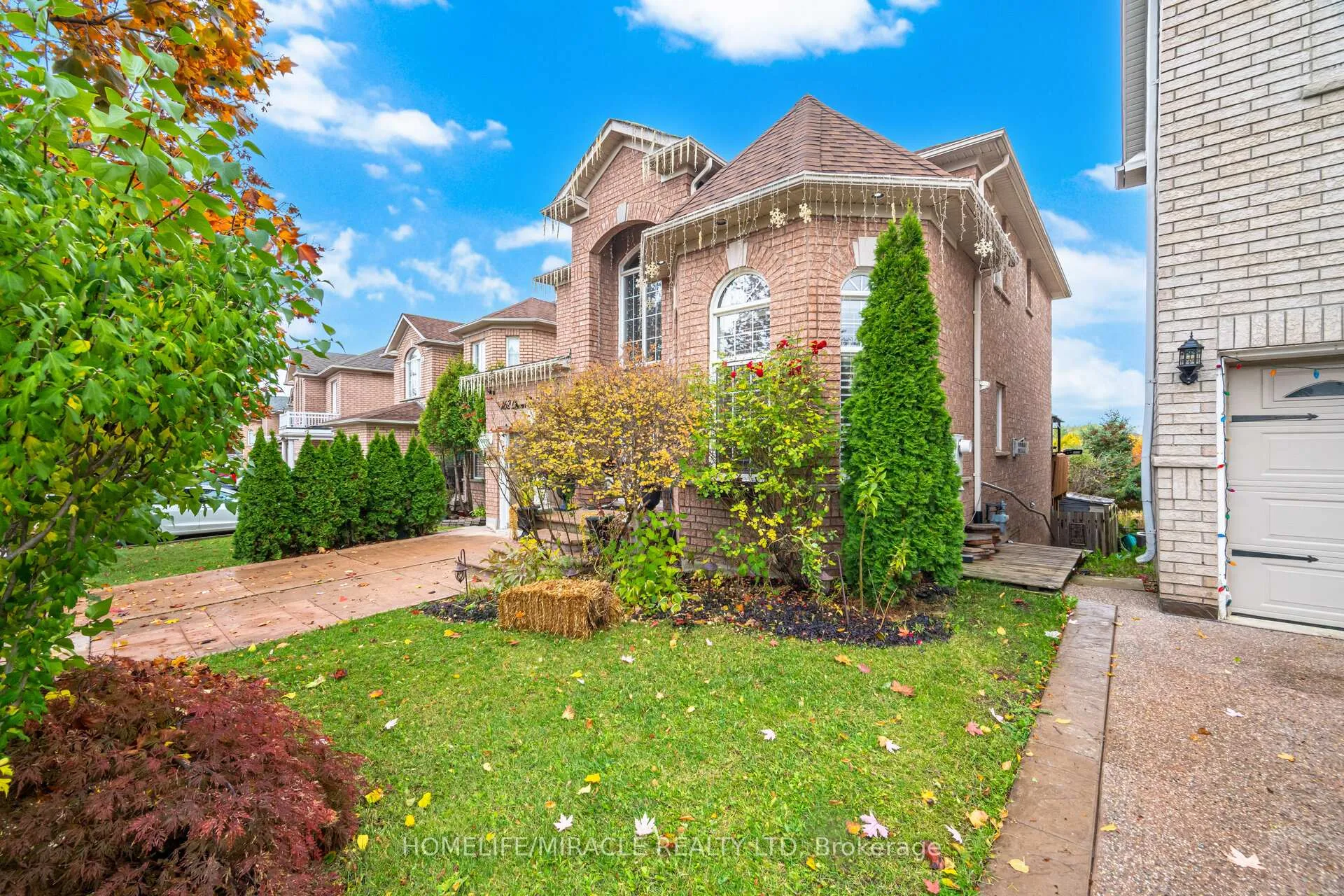 Photo 4 of 62 Queen Mary Drive, Brampton, Fletcher's Meadow — HOMEH