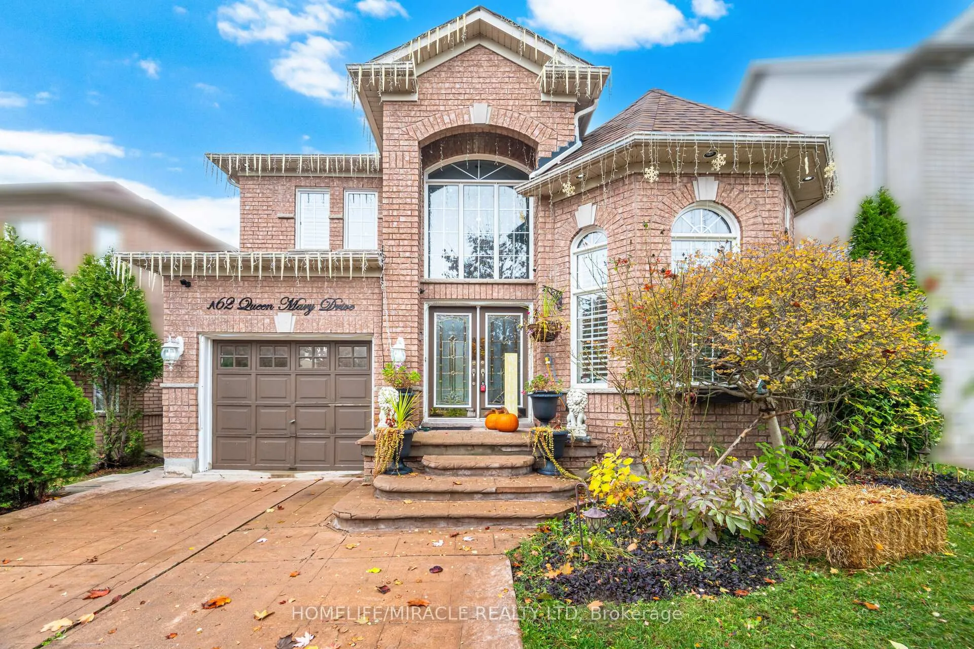 Photo 5 of 62 Queen Mary Drive, Brampton, Fletcher's Meadow — HOMEH