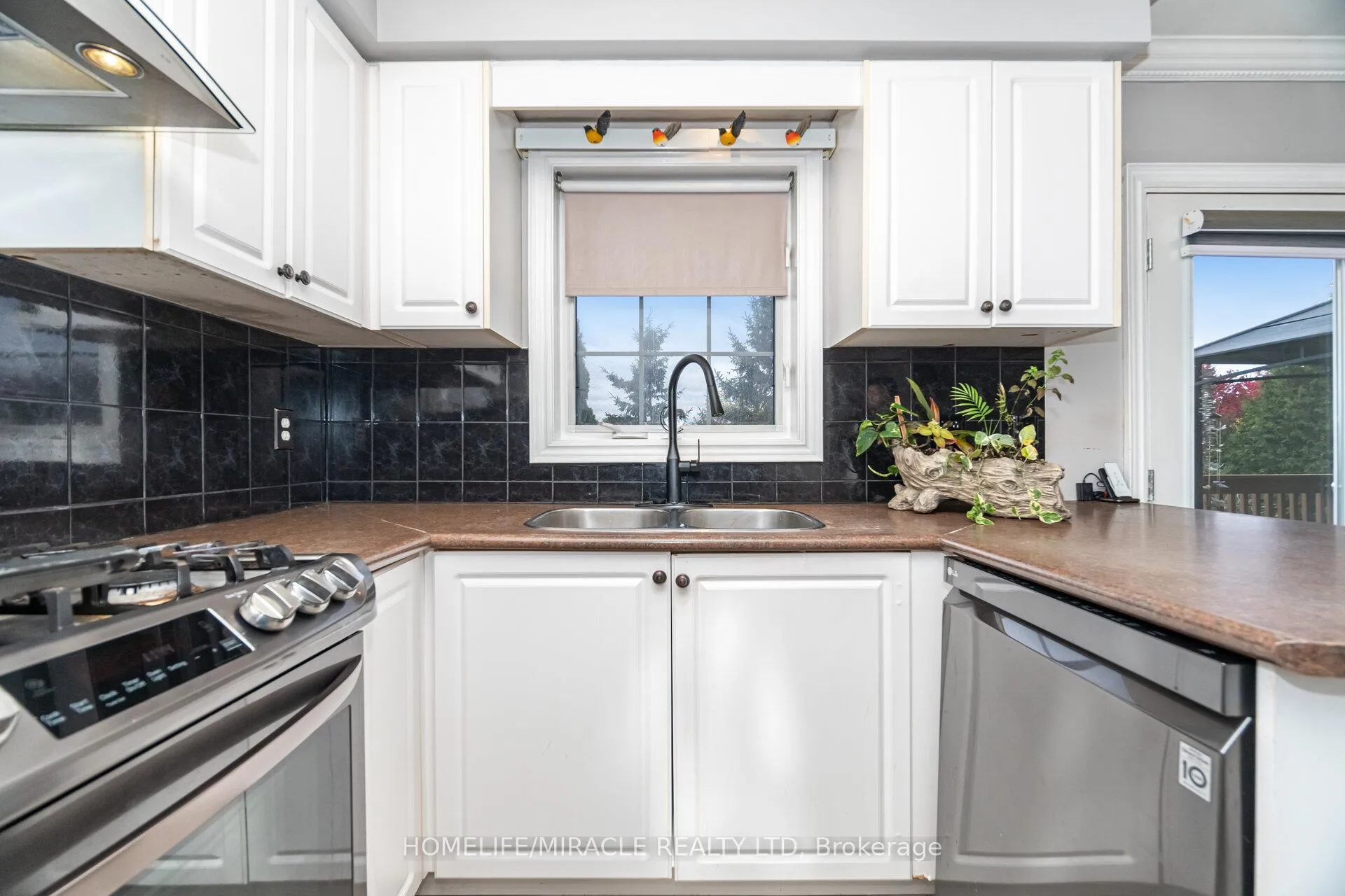 Photo 23 of 62 Queen Mary Drive, Brampton, Fletcher's Meadow — HOMEH