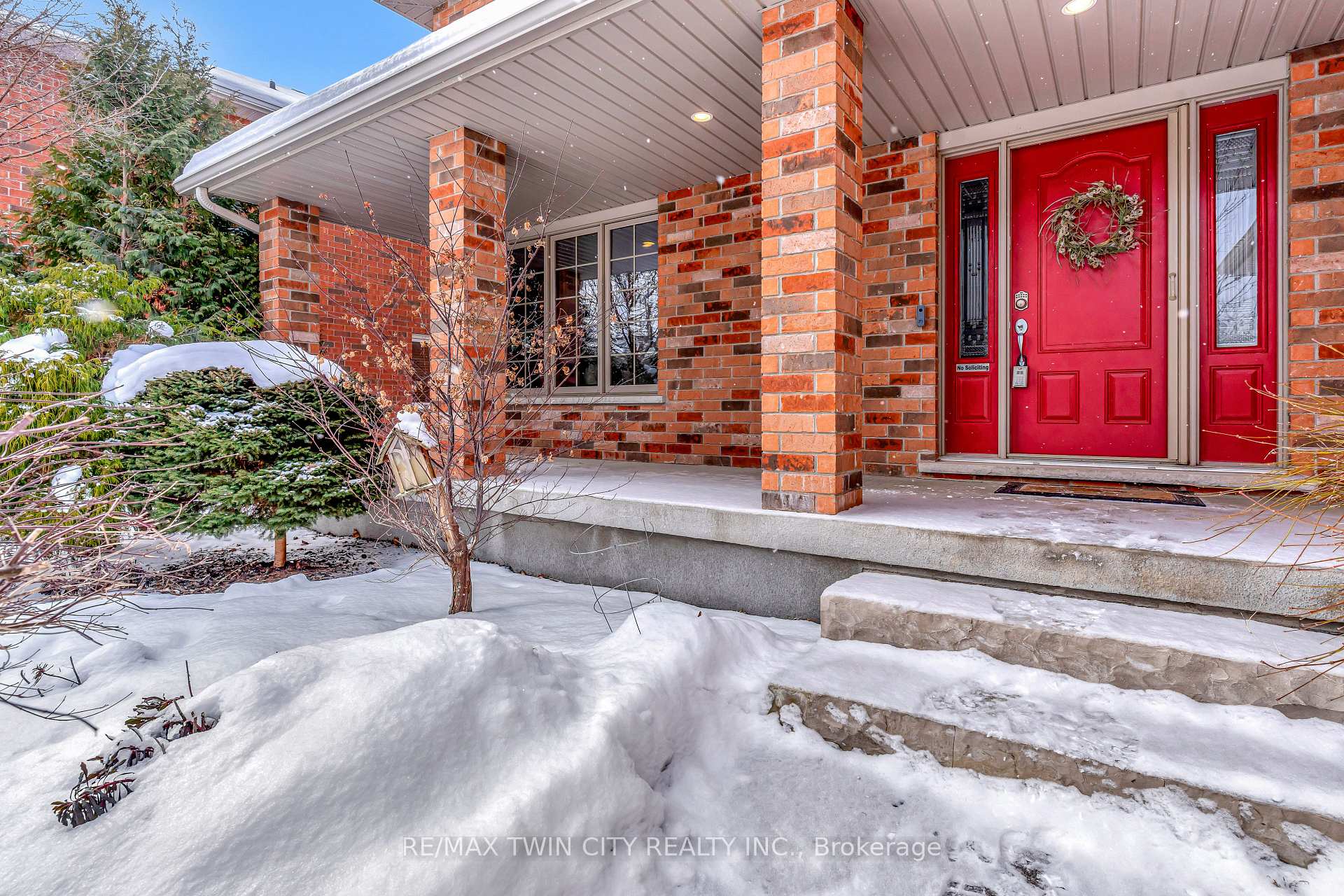 Photo 2 of 67 Cottonwood Crescent, Cambridge — HOMEH