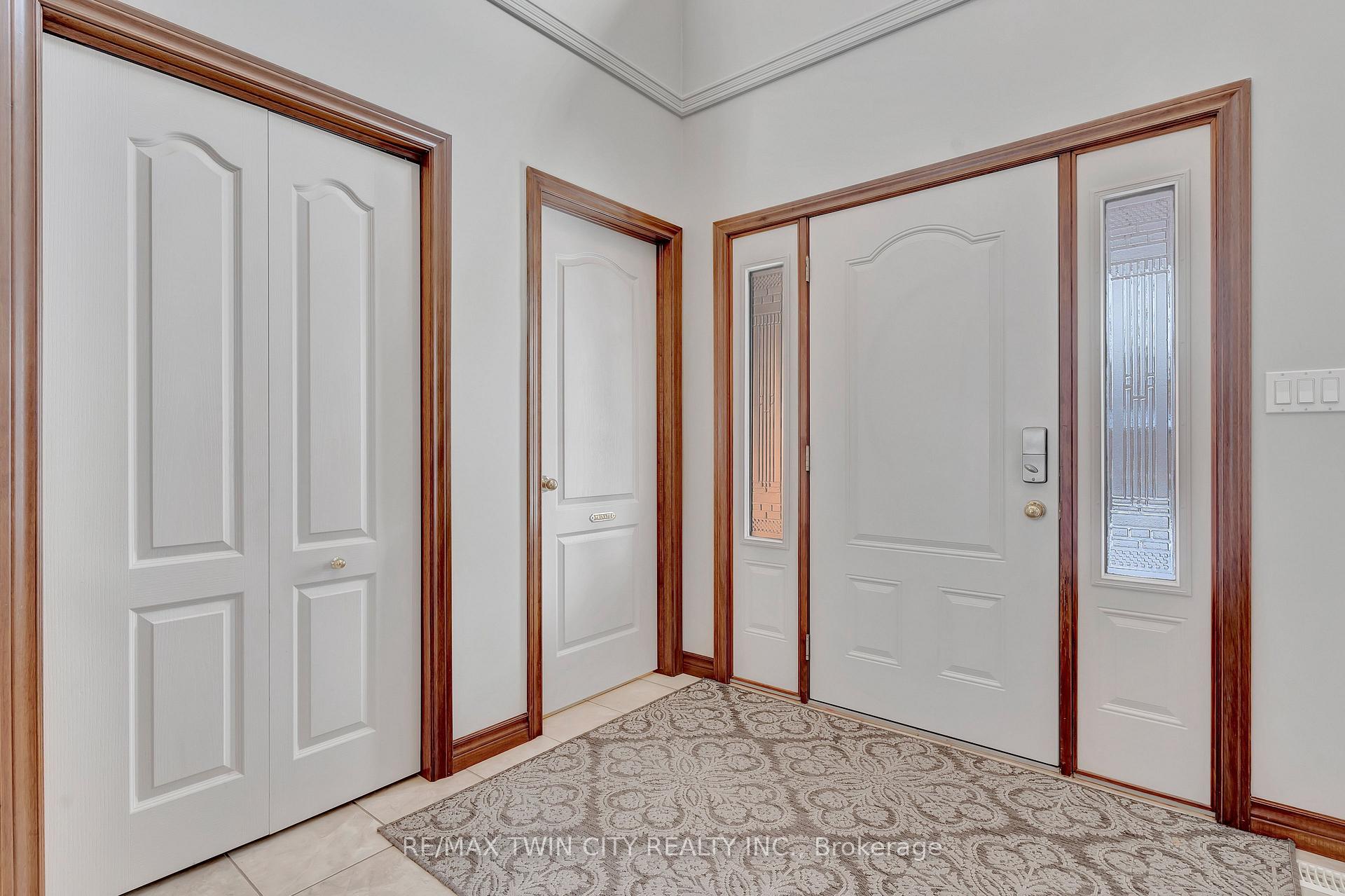 Photo 3 of 67 Cottonwood Crescent, Cambridge — HOMEH