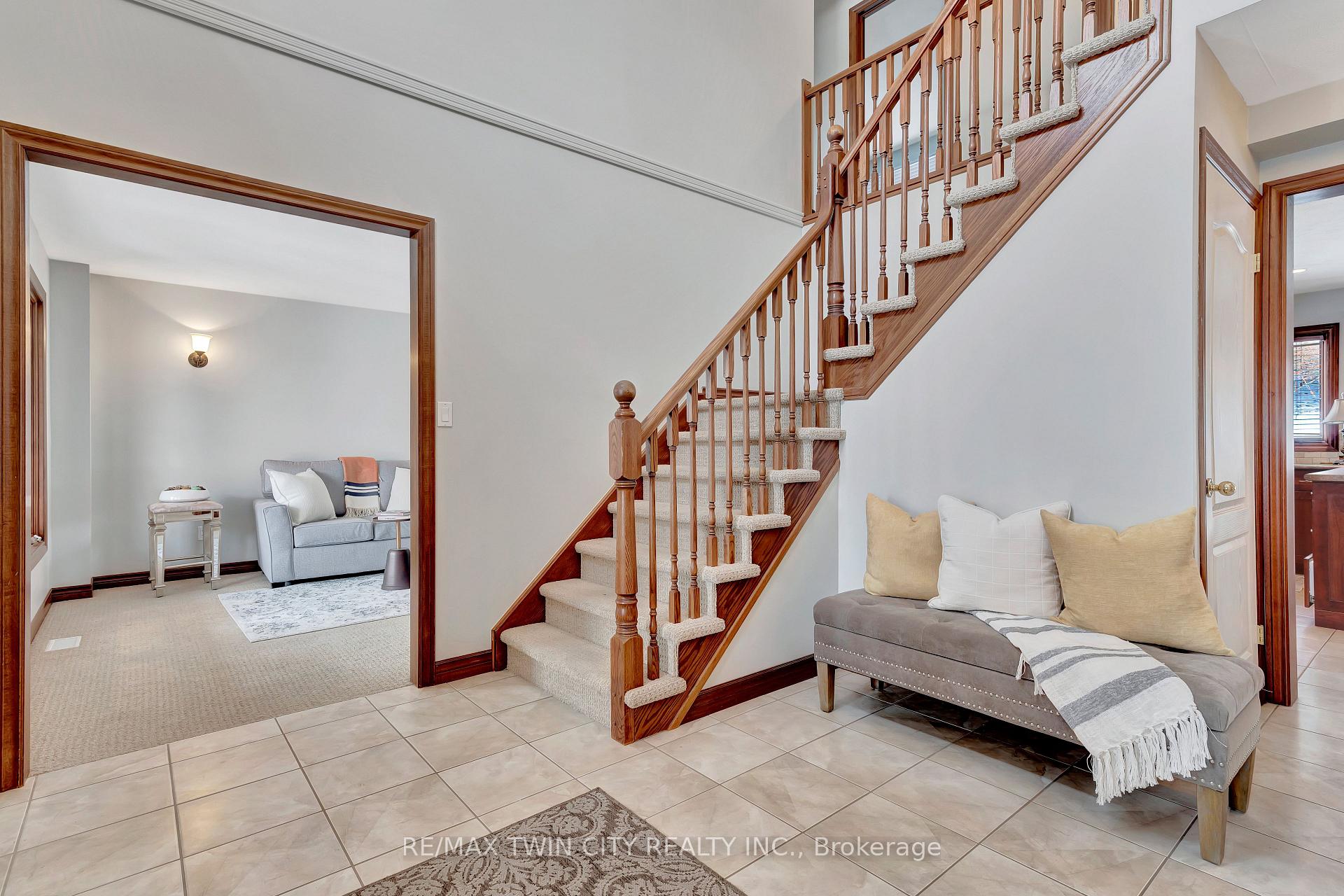 Photo 4 of 67 Cottonwood Crescent, Cambridge — HOMEH
