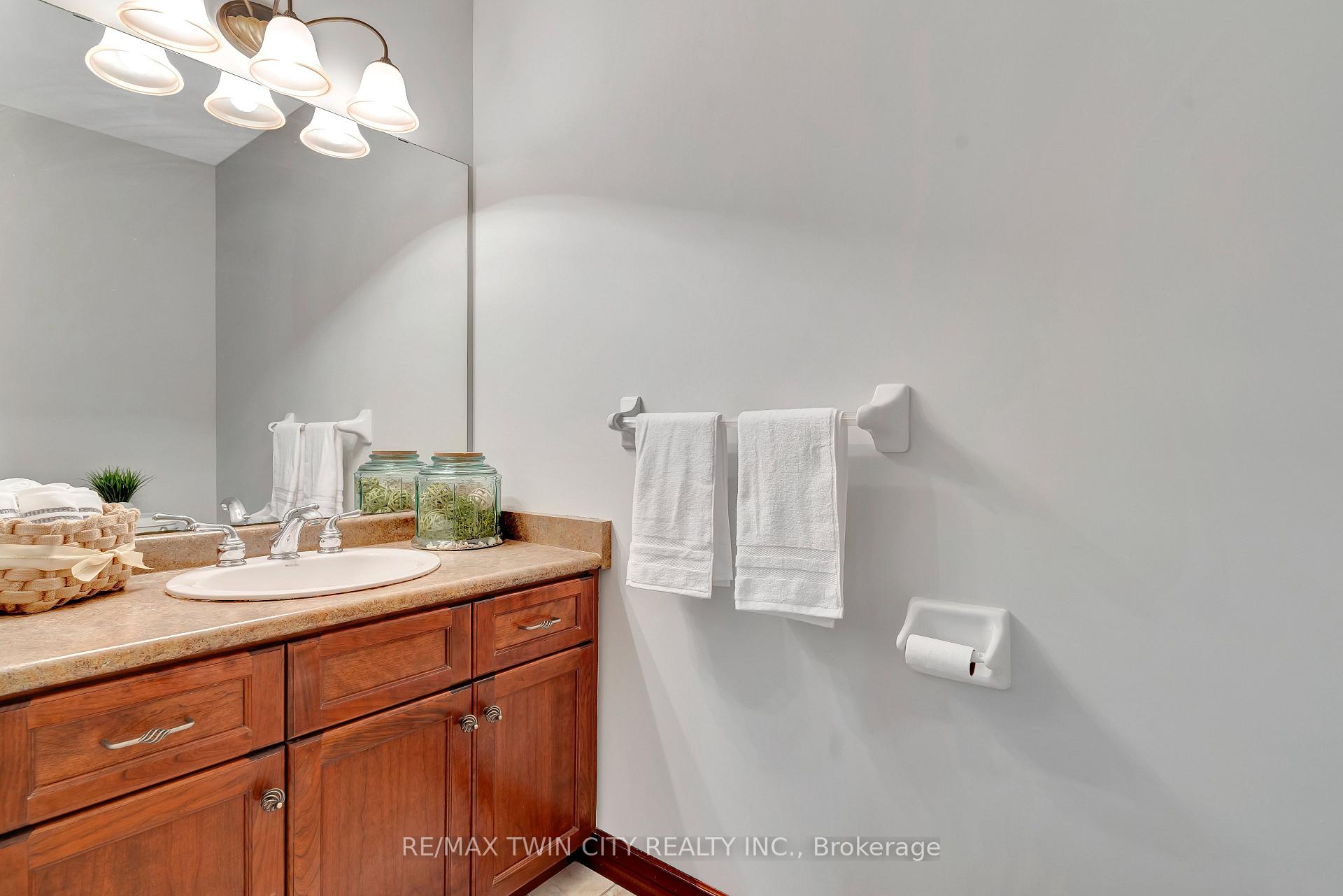 Photo 6 of 67 Cottonwood Crescent, Cambridge — HOMEH