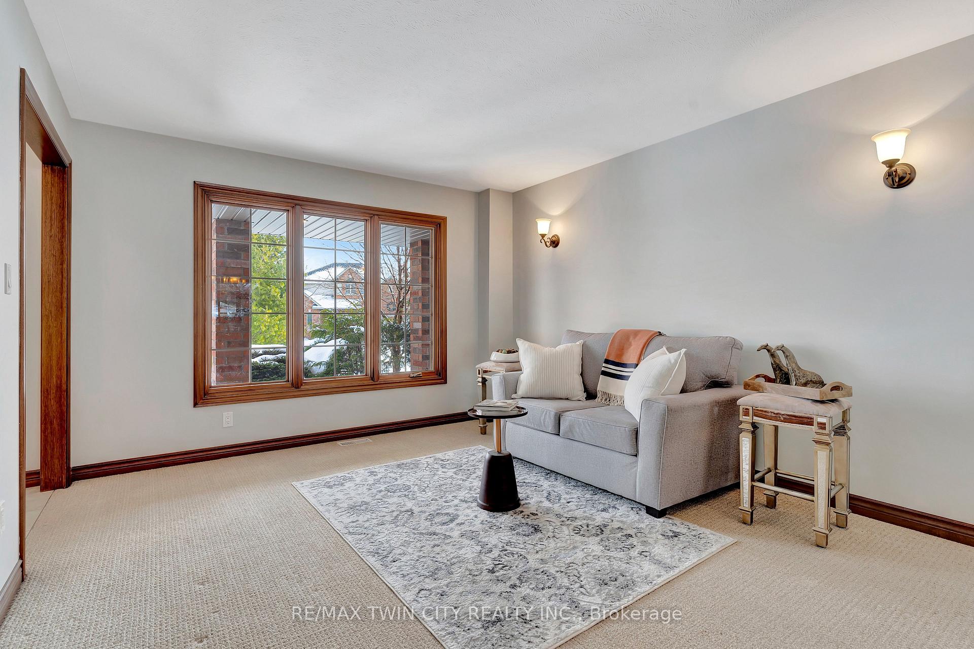 Photo 8 of 67 Cottonwood Crescent, Cambridge — HOMEH