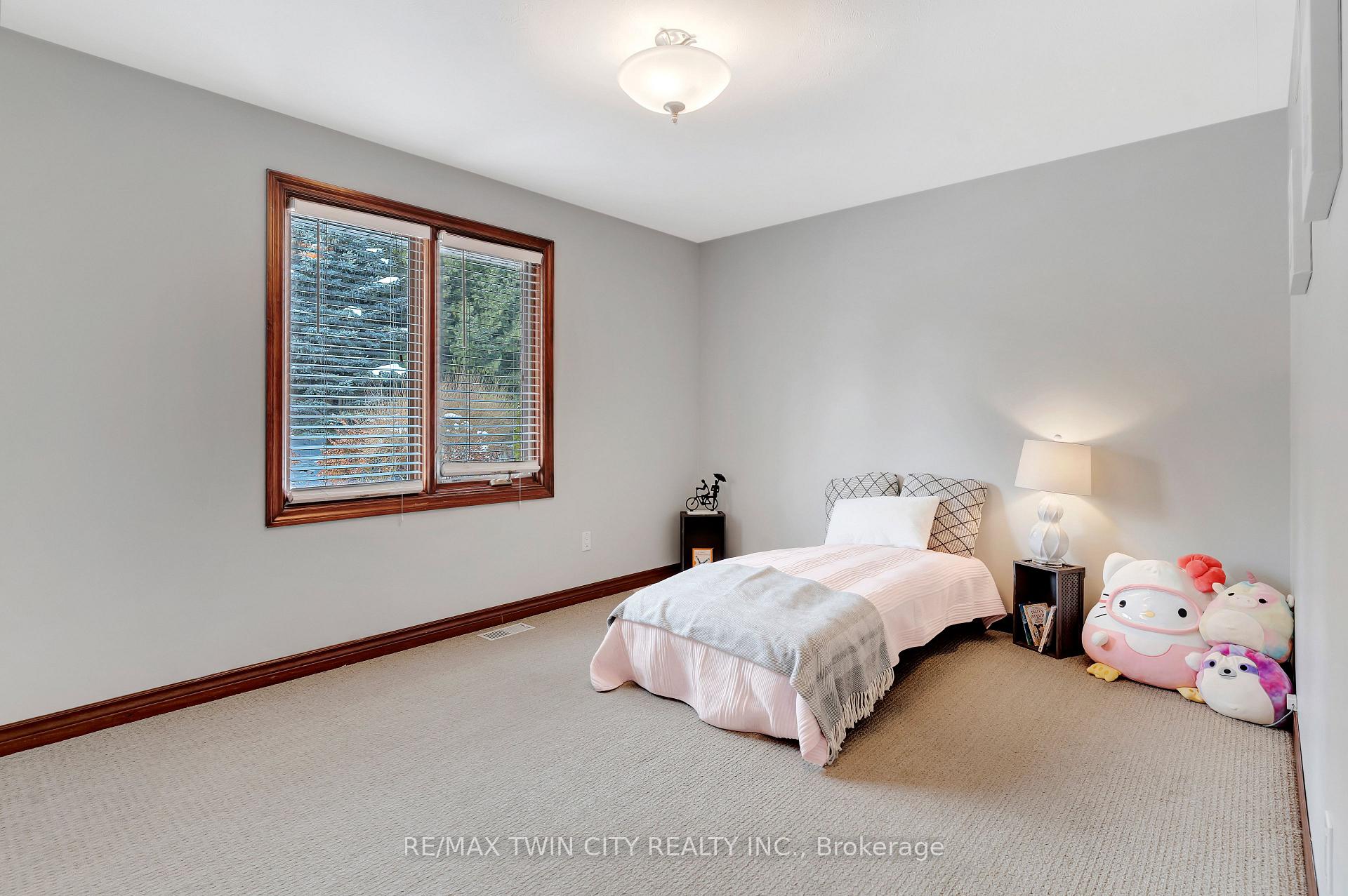 Photo 22 of 67 Cottonwood Crescent, Cambridge — HOMEH