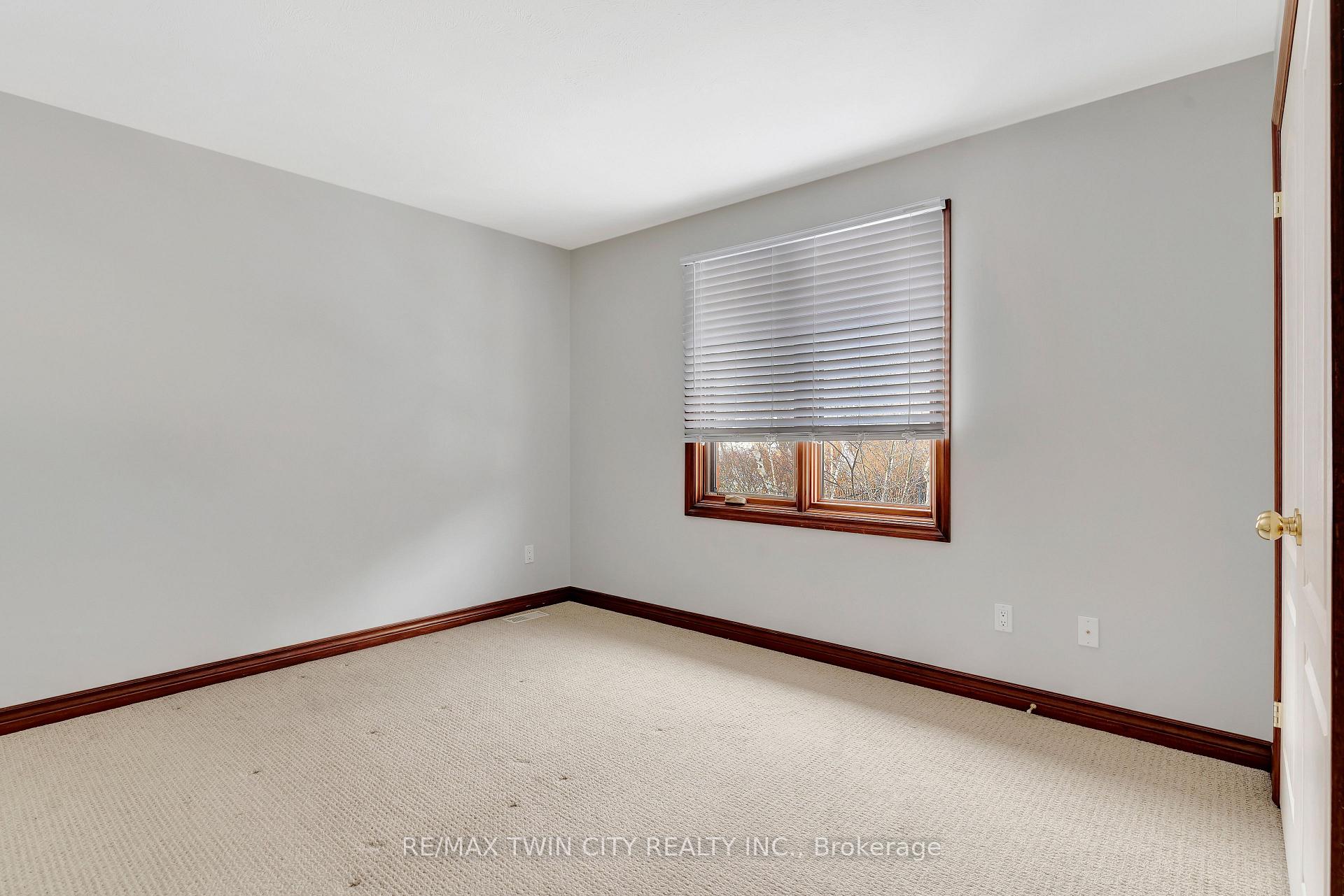 Photo 25 of 67 Cottonwood Crescent, Cambridge — HOMEH