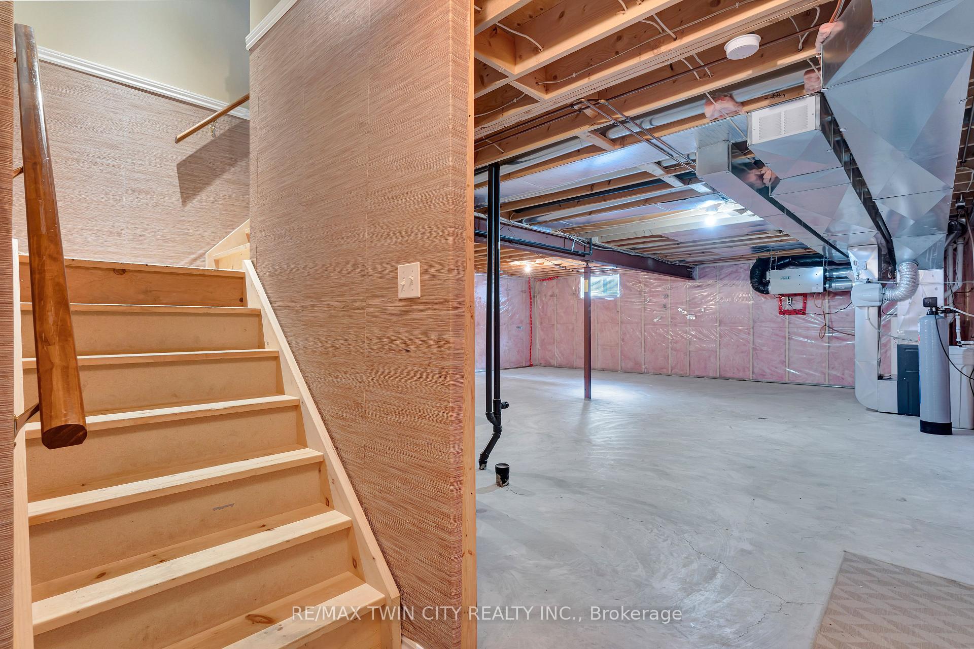 Photo 30 of 67 Cottonwood Crescent, Cambridge — HOMEH