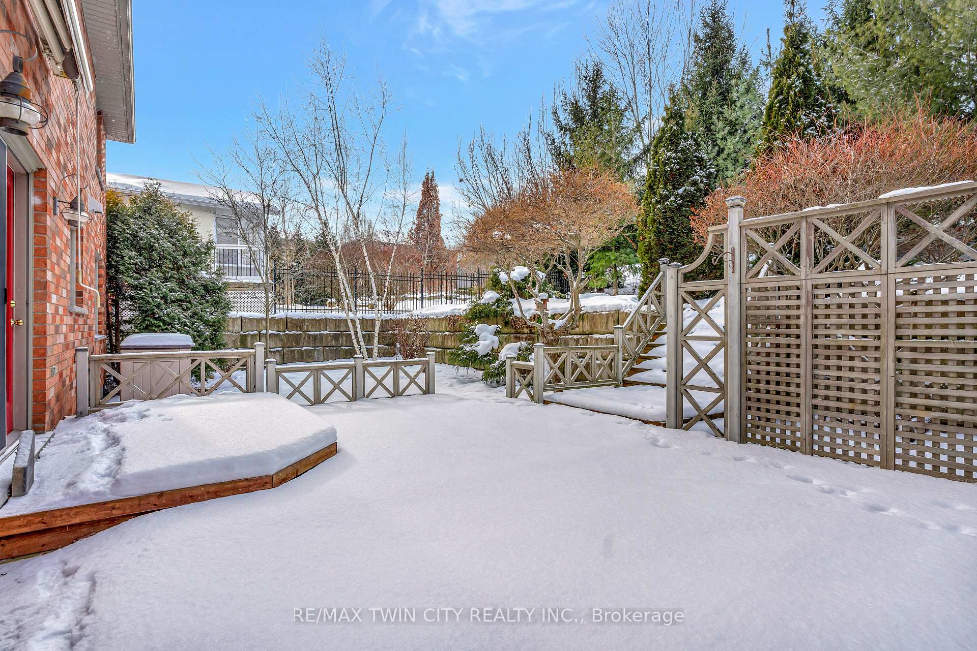 Photo 33 of 67 Cottonwood Crescent, Cambridge — HOMEH