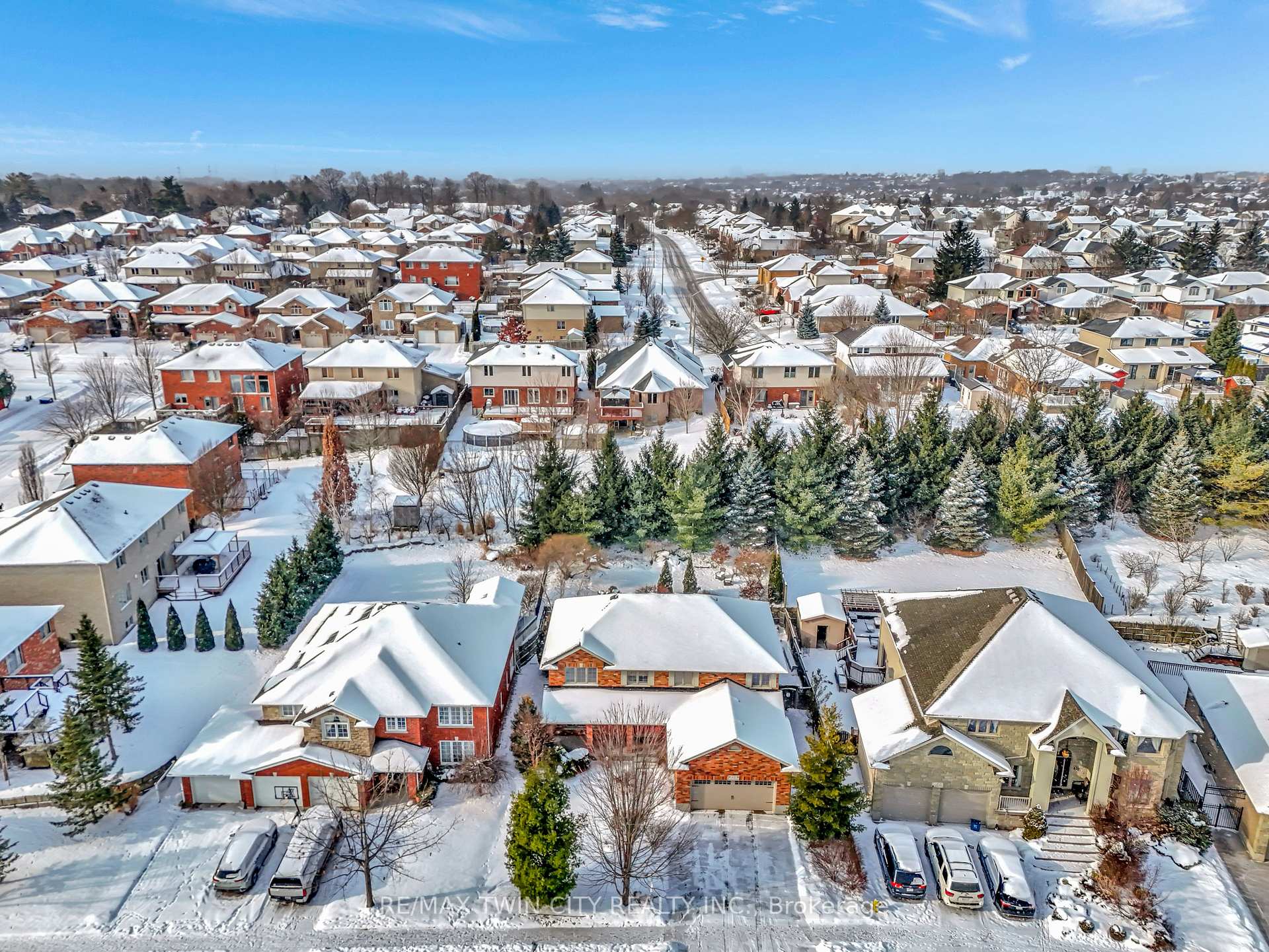 Photo 39 of 67 Cottonwood Crescent, Cambridge — HOMEH