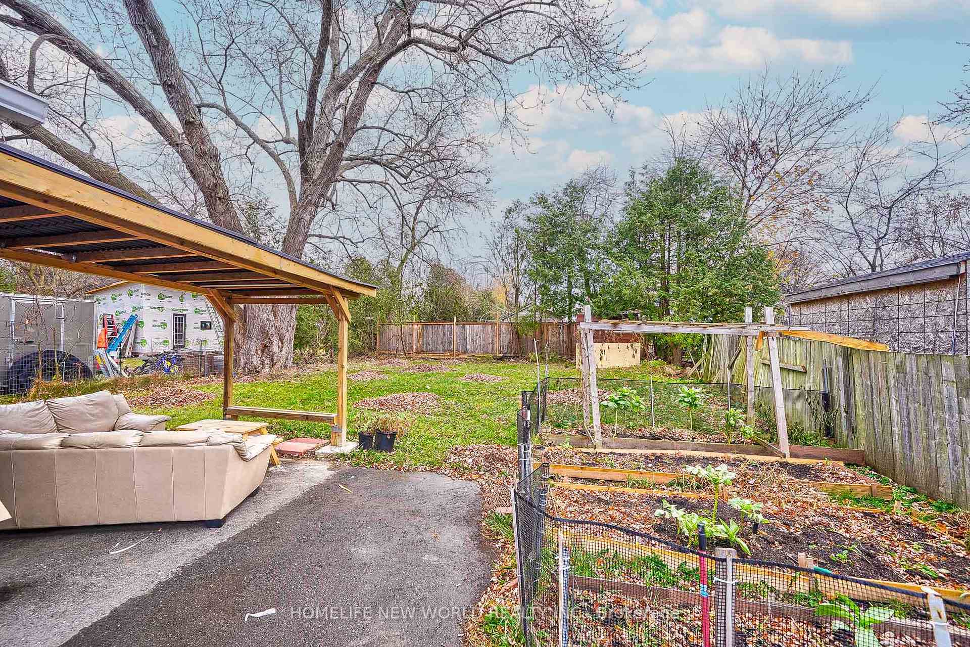Photo 32 of 201 Pleasant Boulevard, Georgina, Keswick South — HOMEH