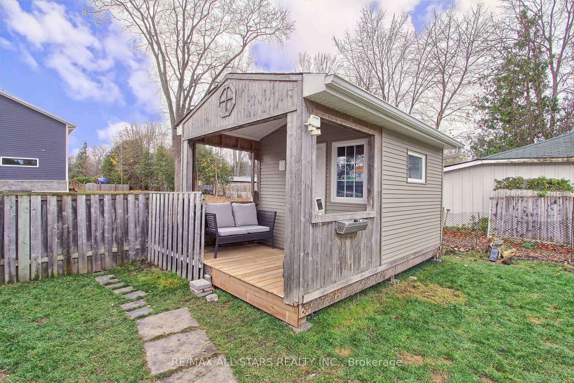 Front of 27112 Kennedy Road