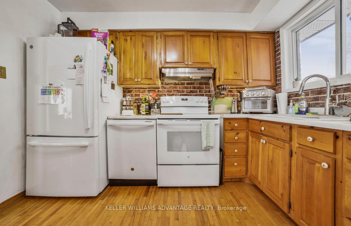 Photo 8 of 25 Moultrey Crescent, Halton Hills, Georgetown — HOMEH