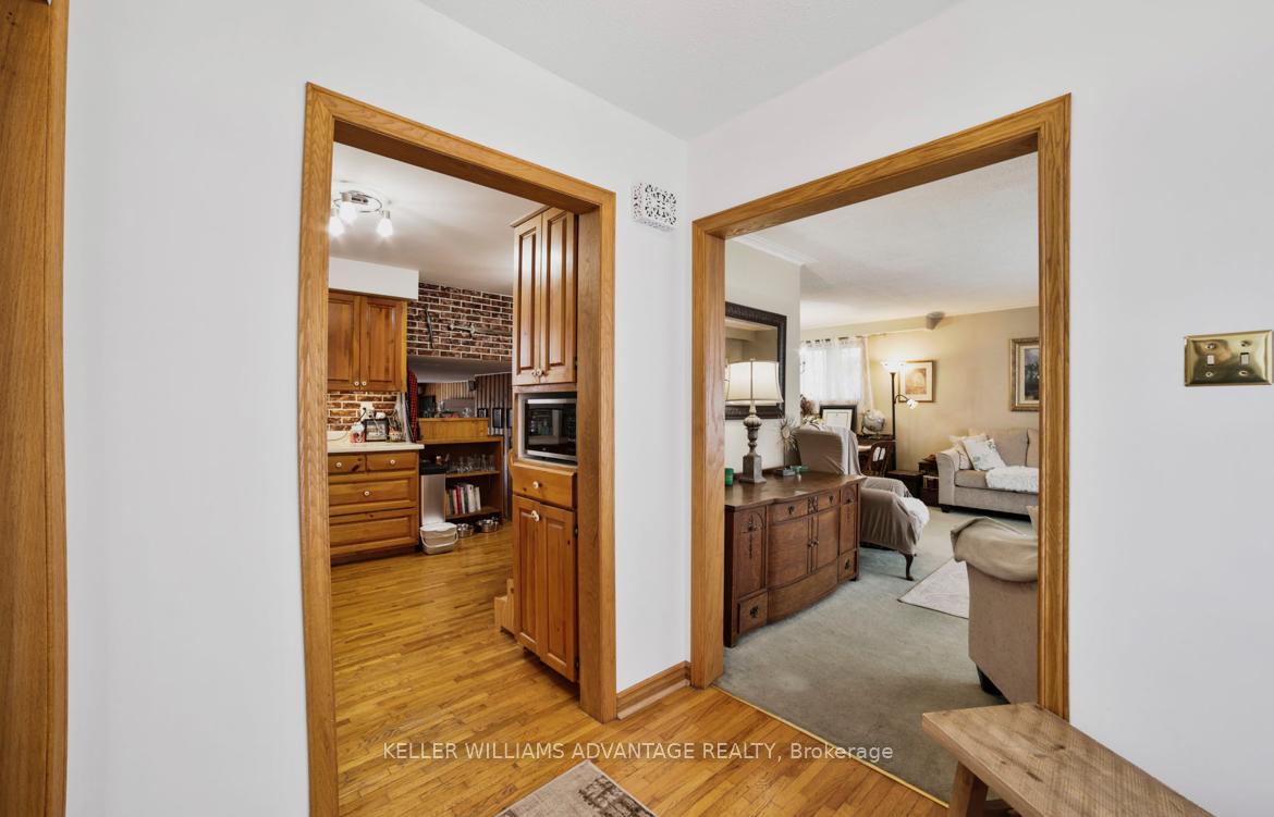 Photo 10 of 25 Moultrey Crescent, Halton Hills, Georgetown — HOMEH
