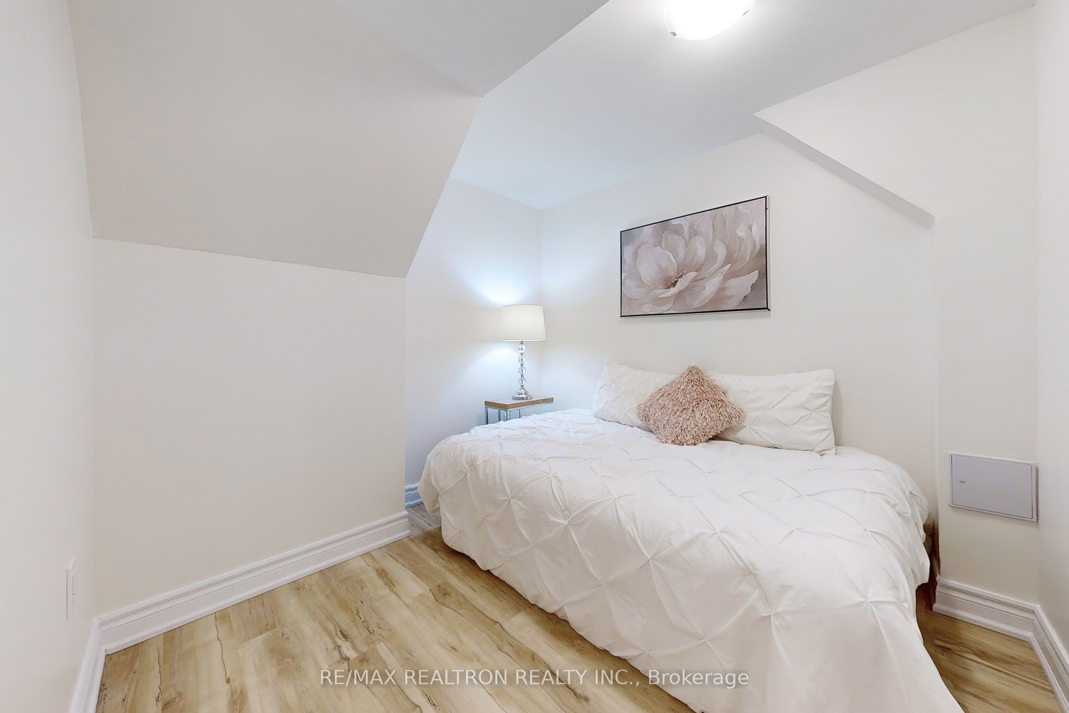 Photo 52 of 551 Salisbury Street, Oshawa, Vanier — HOMEH