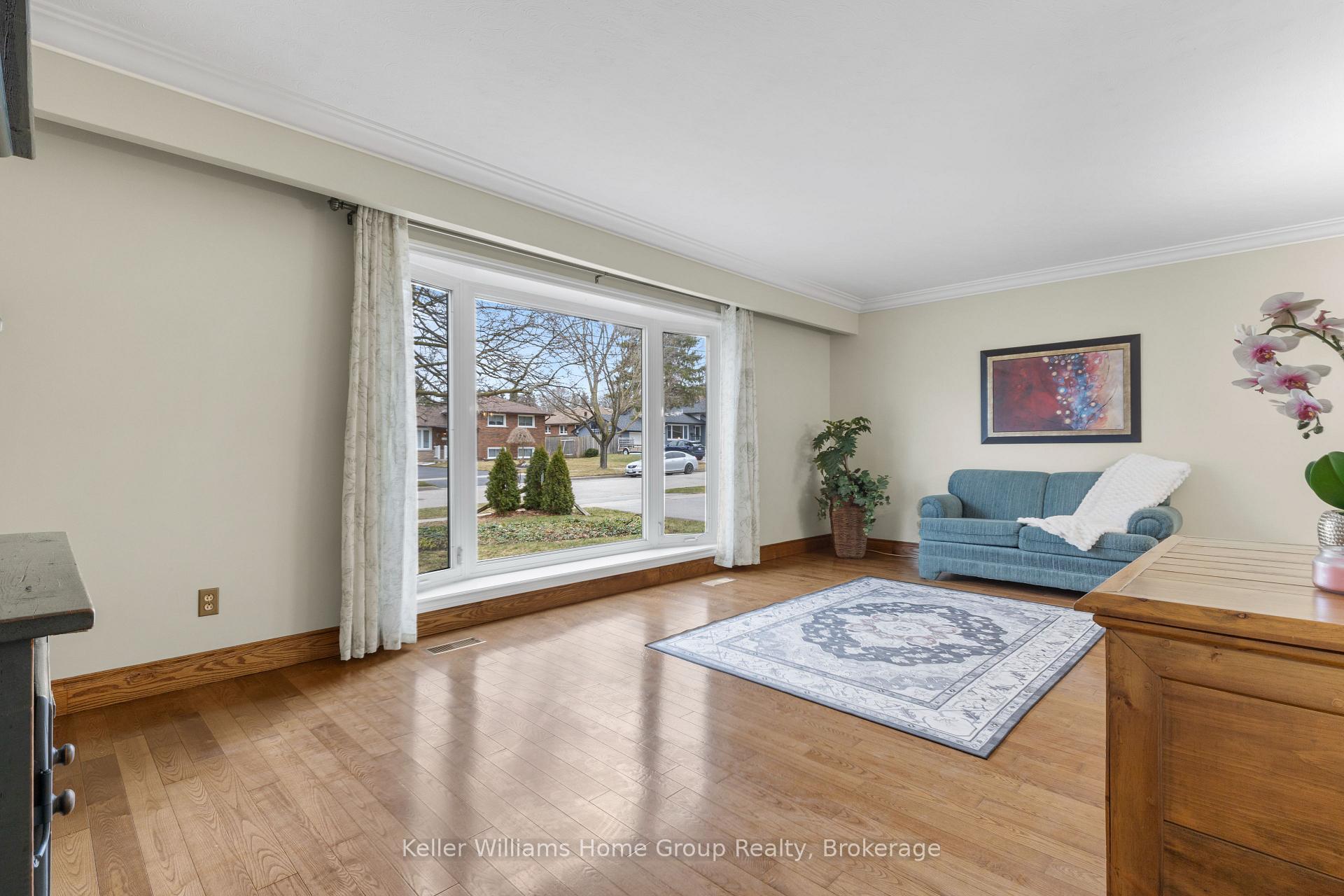 Photo 5 of 9 Sunnylea Crescent, Guelph, General Hospital — HOMEH