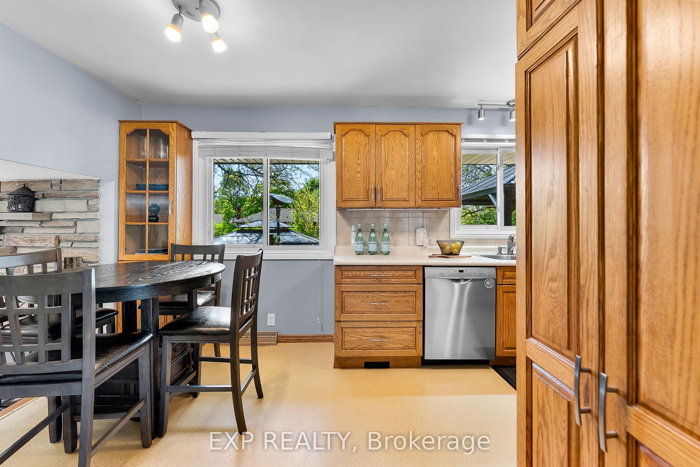 Photo 64 of 7 Saturn Court, St. Catharines, Bunting/Linwell — HOMEH